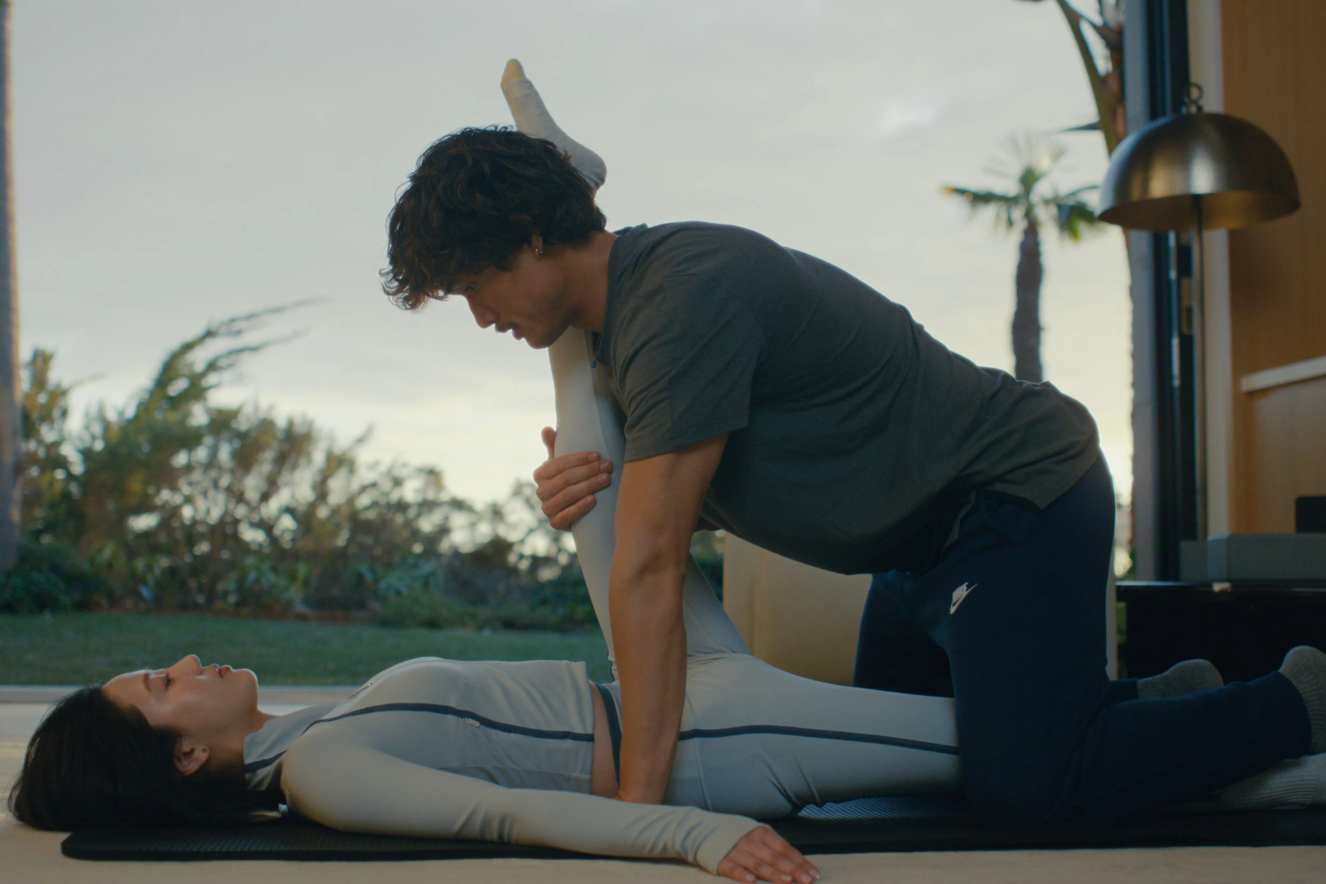 Erotische Komplikation: Eunice (Seoyeon Jang) irritiert Austin (Charles Melton) über Gebühr