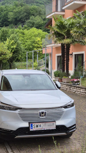 Felgen-Preis-Schock: Originalteile vom Hersteller sind oft extrem teuer. Experten empfehlen günstige Alternativen und Preisvergleich im Aftermarket.