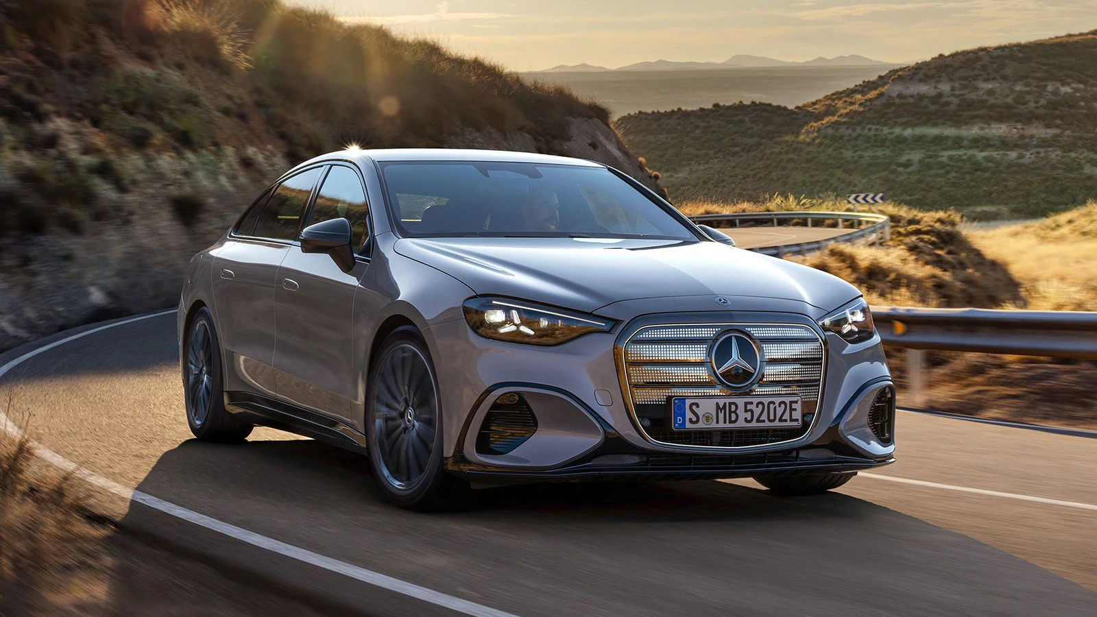 Auch fahrdynamisch sollen neue Maßstäbe gesetzt werden.