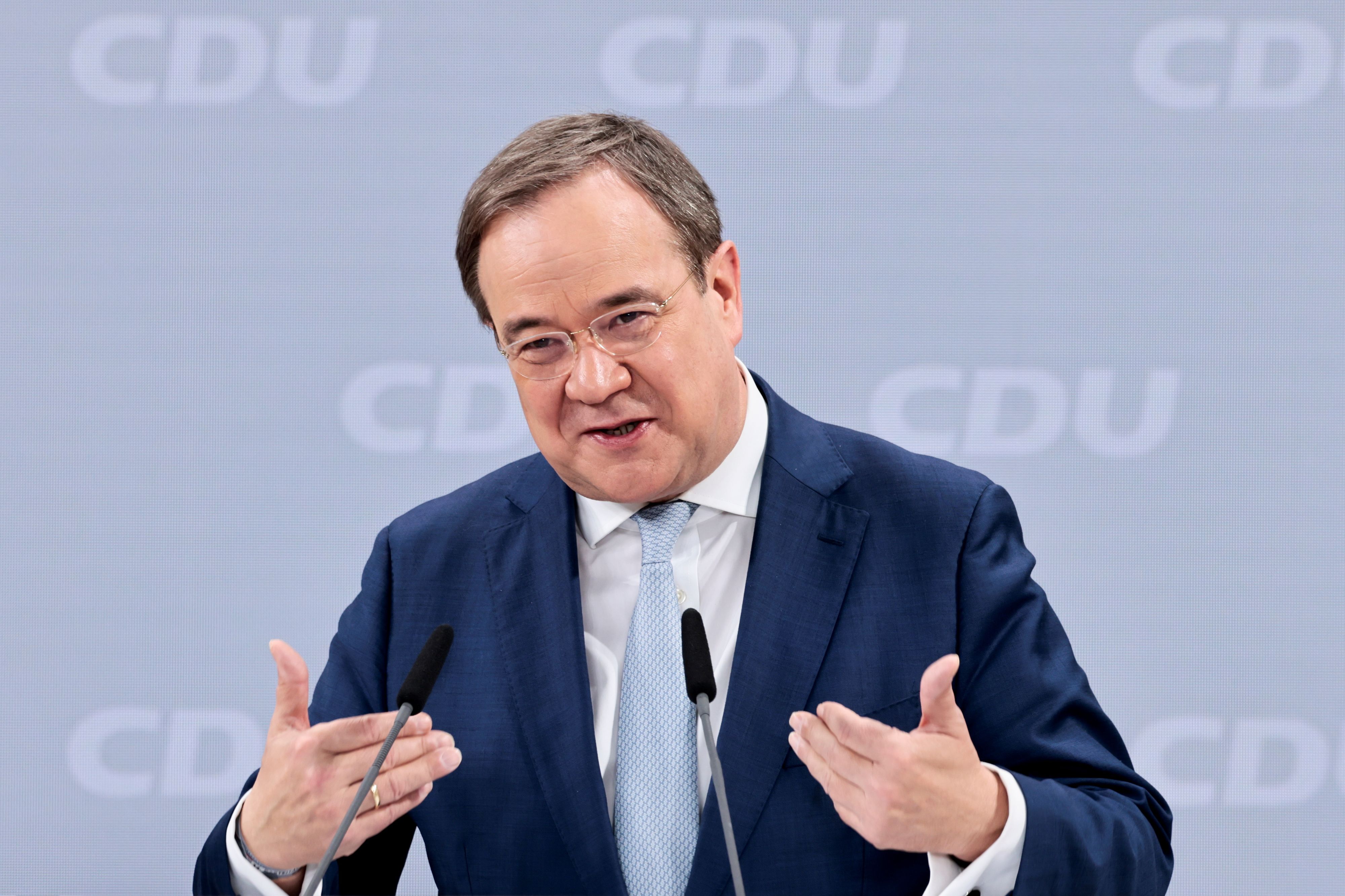 Armin Laschet hat sich bei dem Unfall die Schulter gebrochen. (Symbolbild)