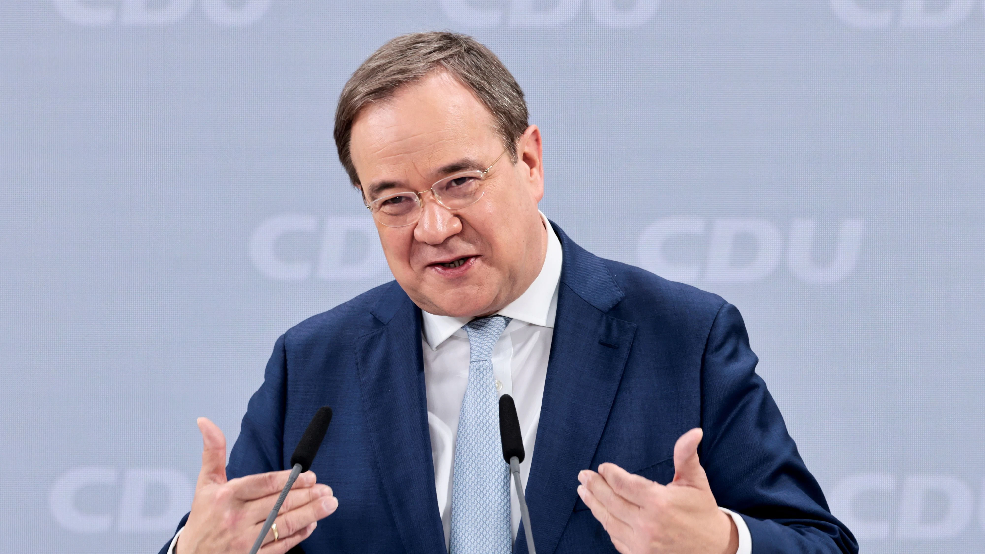 Armin Laschet hat sich bei dem Unfall die Schulter gebrochen. (Symbolbild)