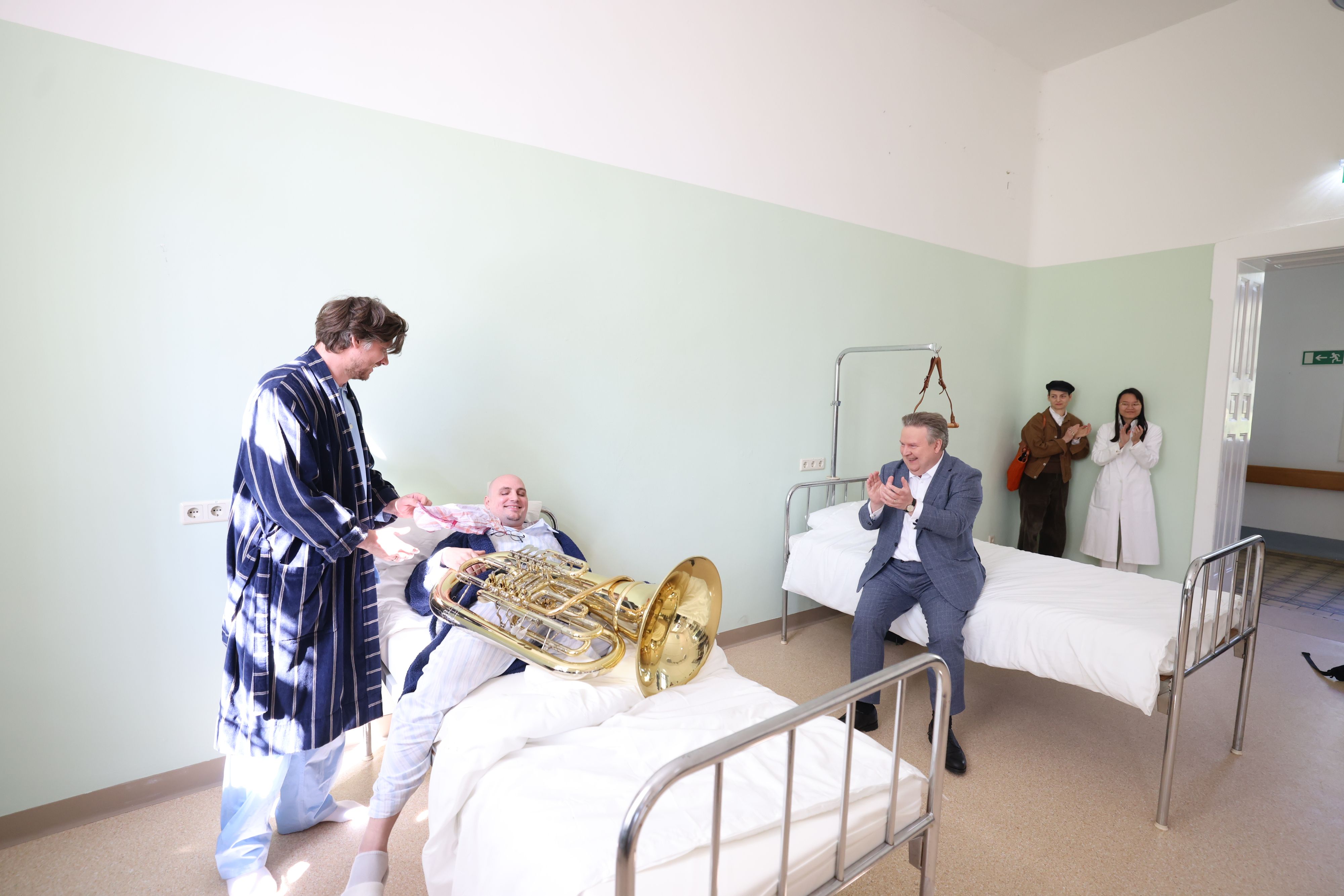 Bürgermeister Michael Ludwig (SP) beim Probenbesuch am Otto-Wagner-Areal in Penzing.