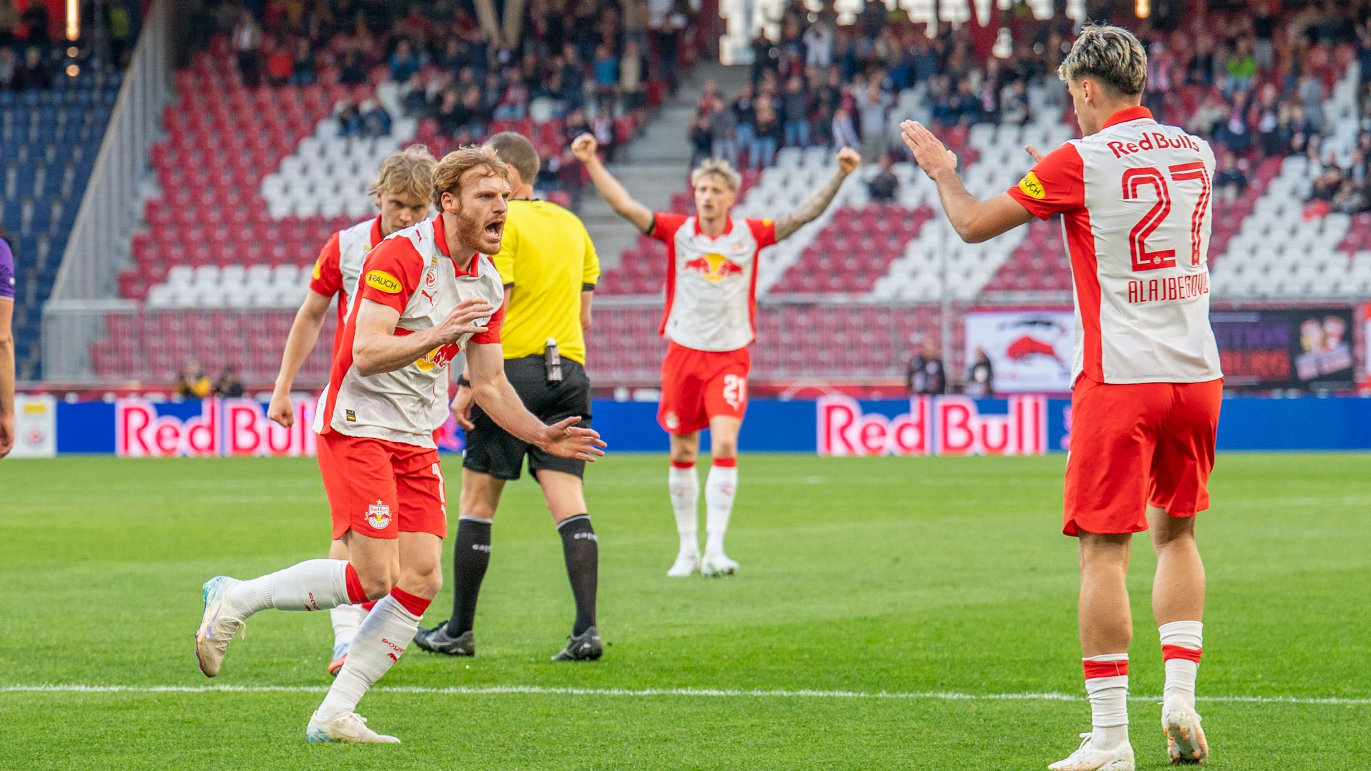 SALZBURG,AUSTRIA,22.APR.26 - SOCCER - ADMIRAL Bundesliga, championship group, Red Bull Salzburg vs FK Austria Wien. Image shows shows the rejoicing of Yorbe Vertessen (RBS). Photo: GEPA pictures/ Wolfgang Kofler