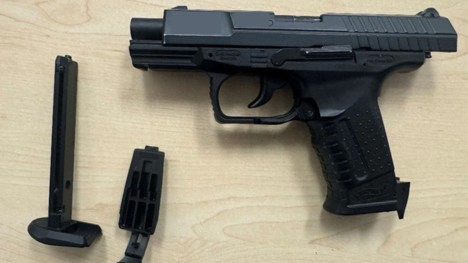 Die sichergestellte Waffe. 