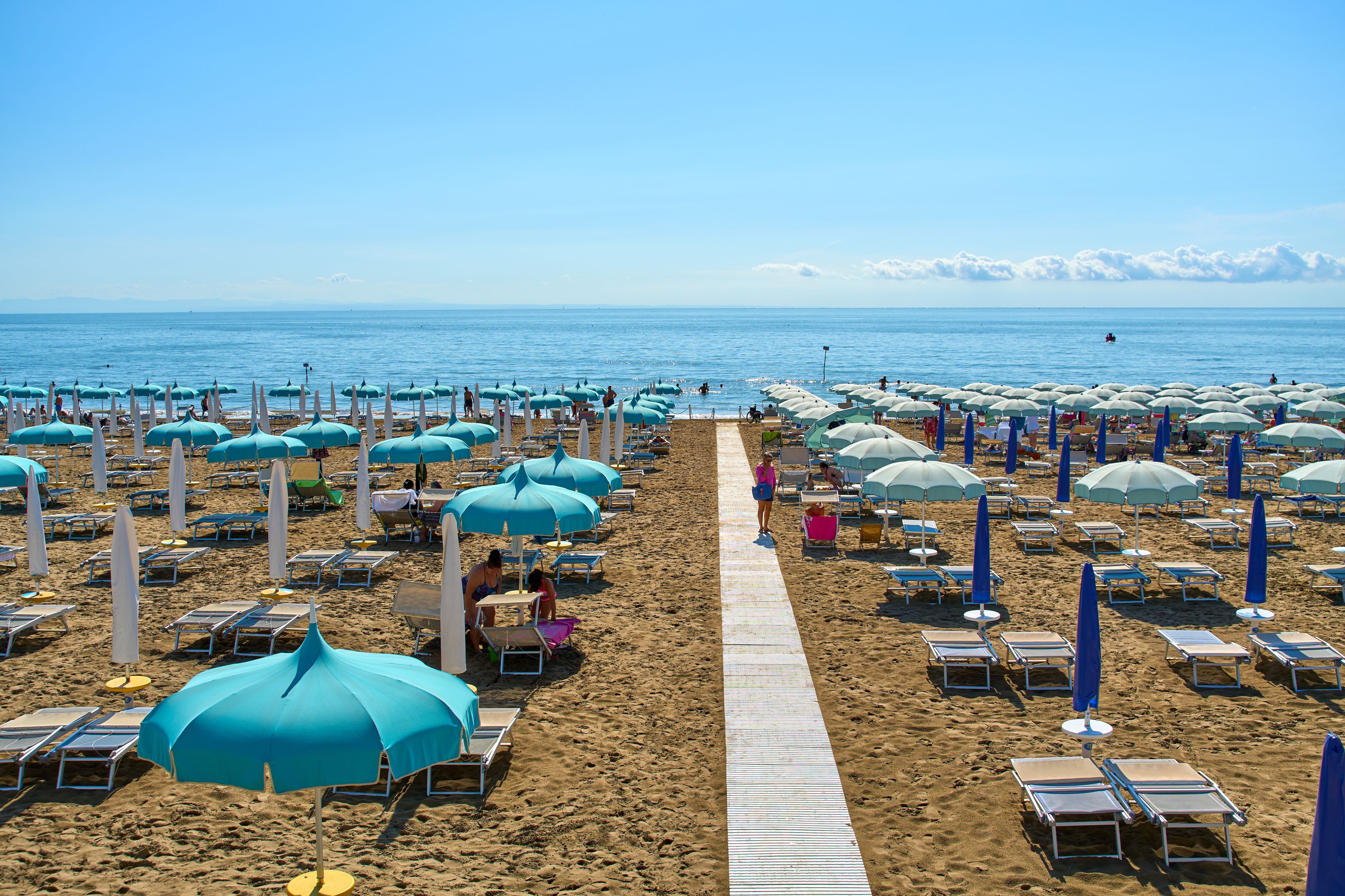 Heute.at - Strand in Lignano verschwindet – jetzt kommen Algen