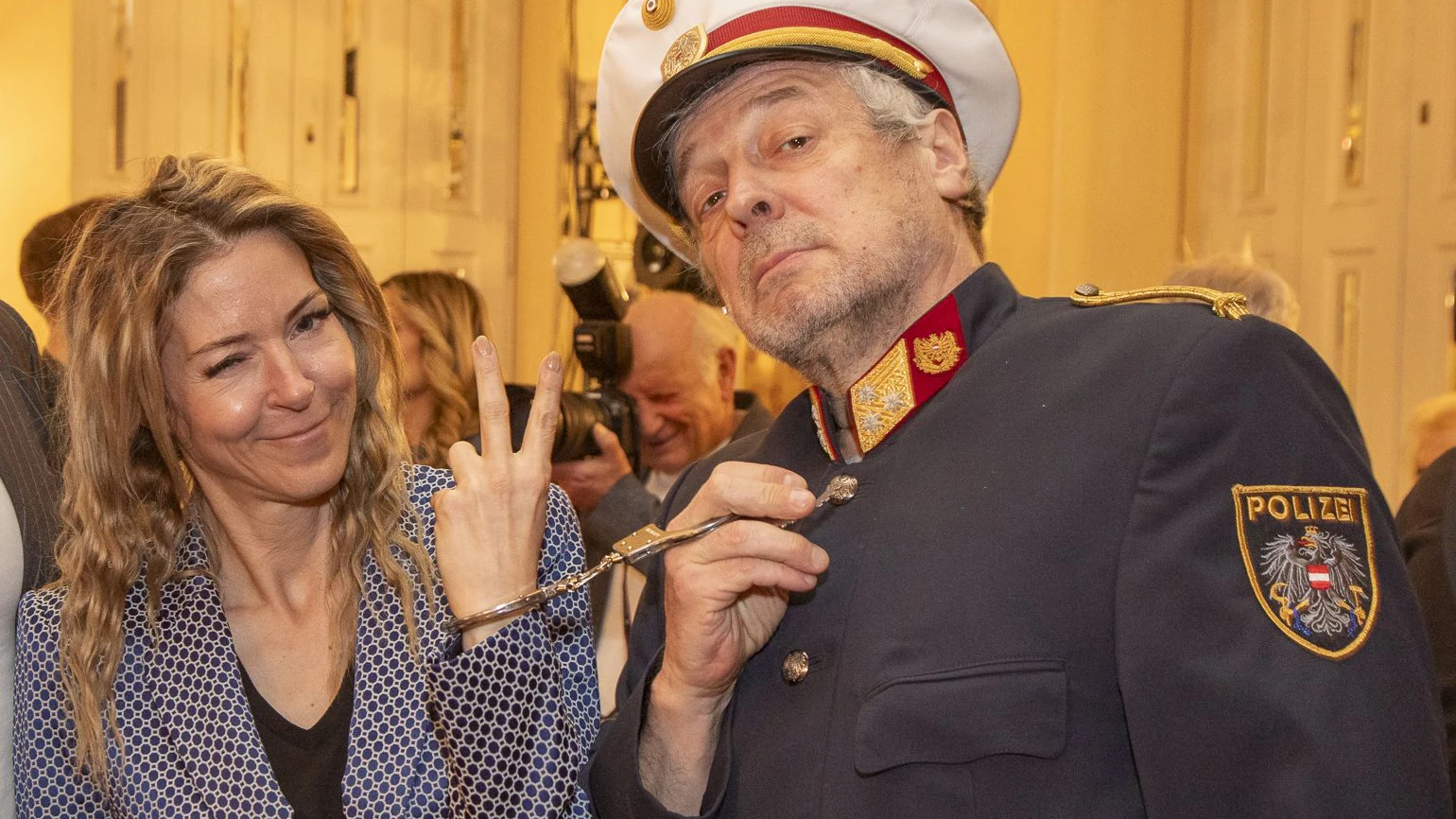 Verhaftet: Simone Lugner mit Paul Wimberger