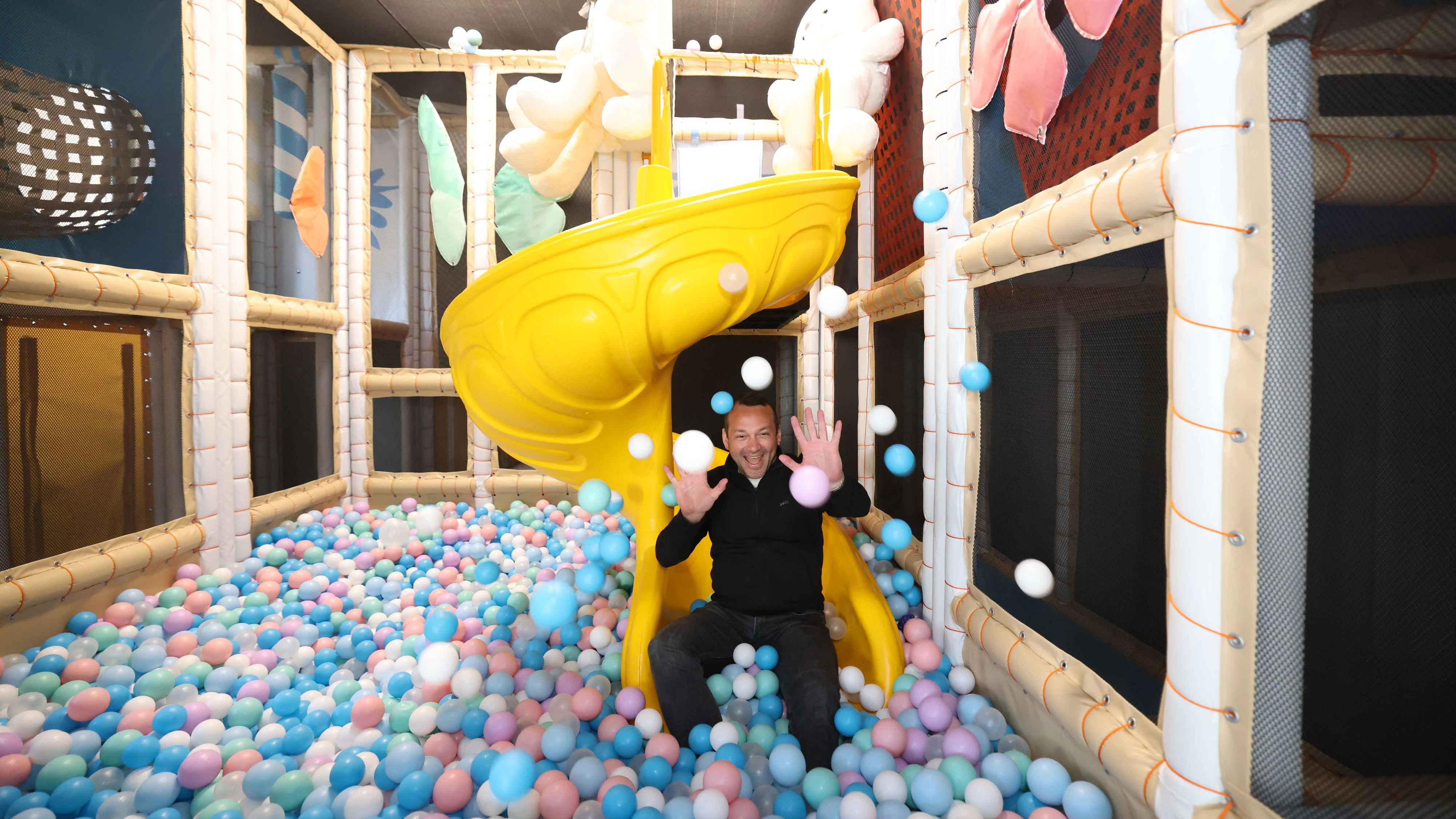 Heute.at - Alle staunen! Spielplatz mitten in Wiener Szene-Lokal