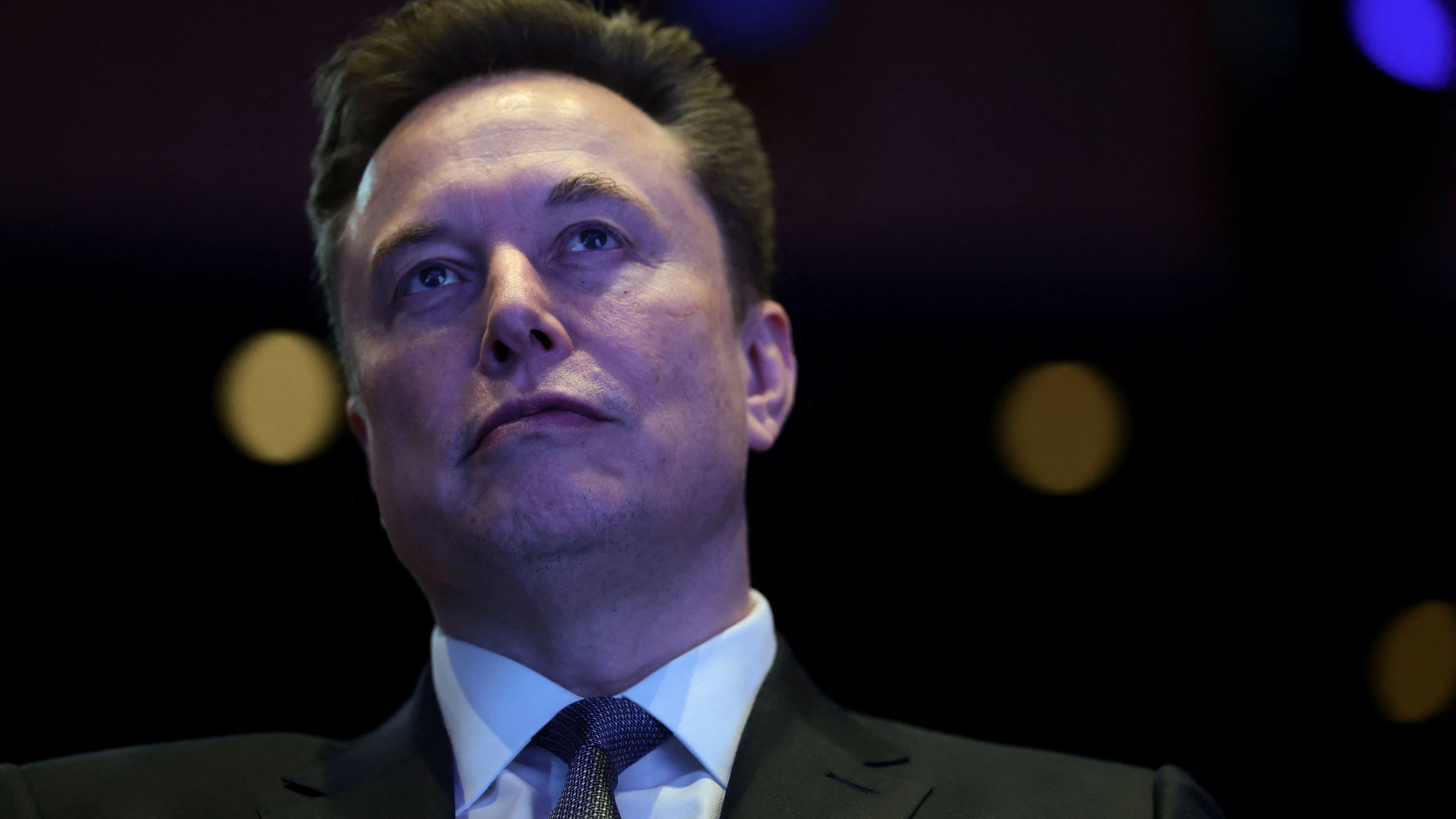 Neben Musk war auch die ehemalige X-Chefin Linda Yaccarino vorgeladen - beide als "faktische und rechtliche Leiter der Plattform X zum Zeitpunkt der Tat".