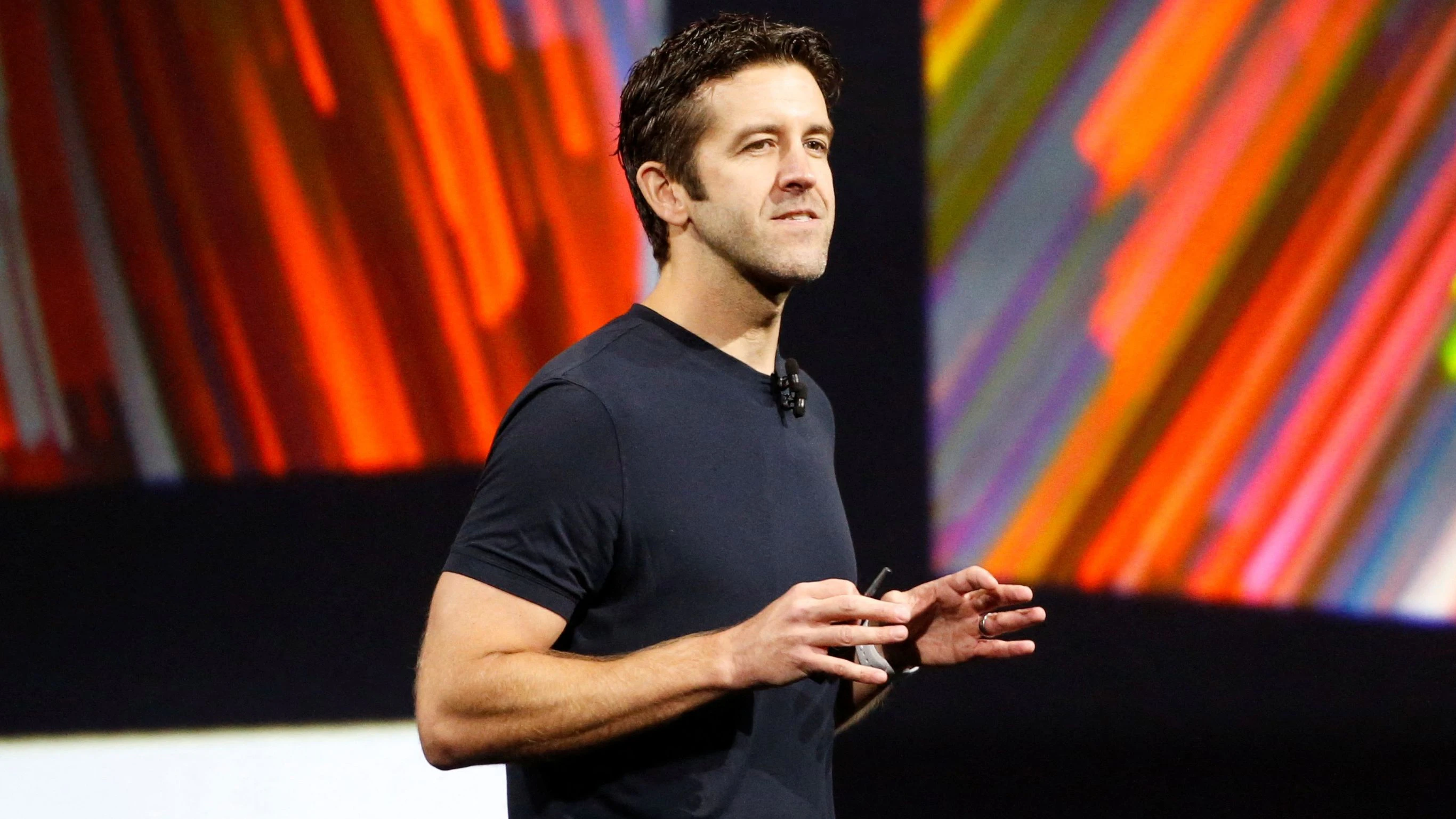 John Ternus ist ein Apple-Eigengewächs, das seit 25 Jahren im Unternehmen tätig ist und intern hohes Ansehen genießt. 