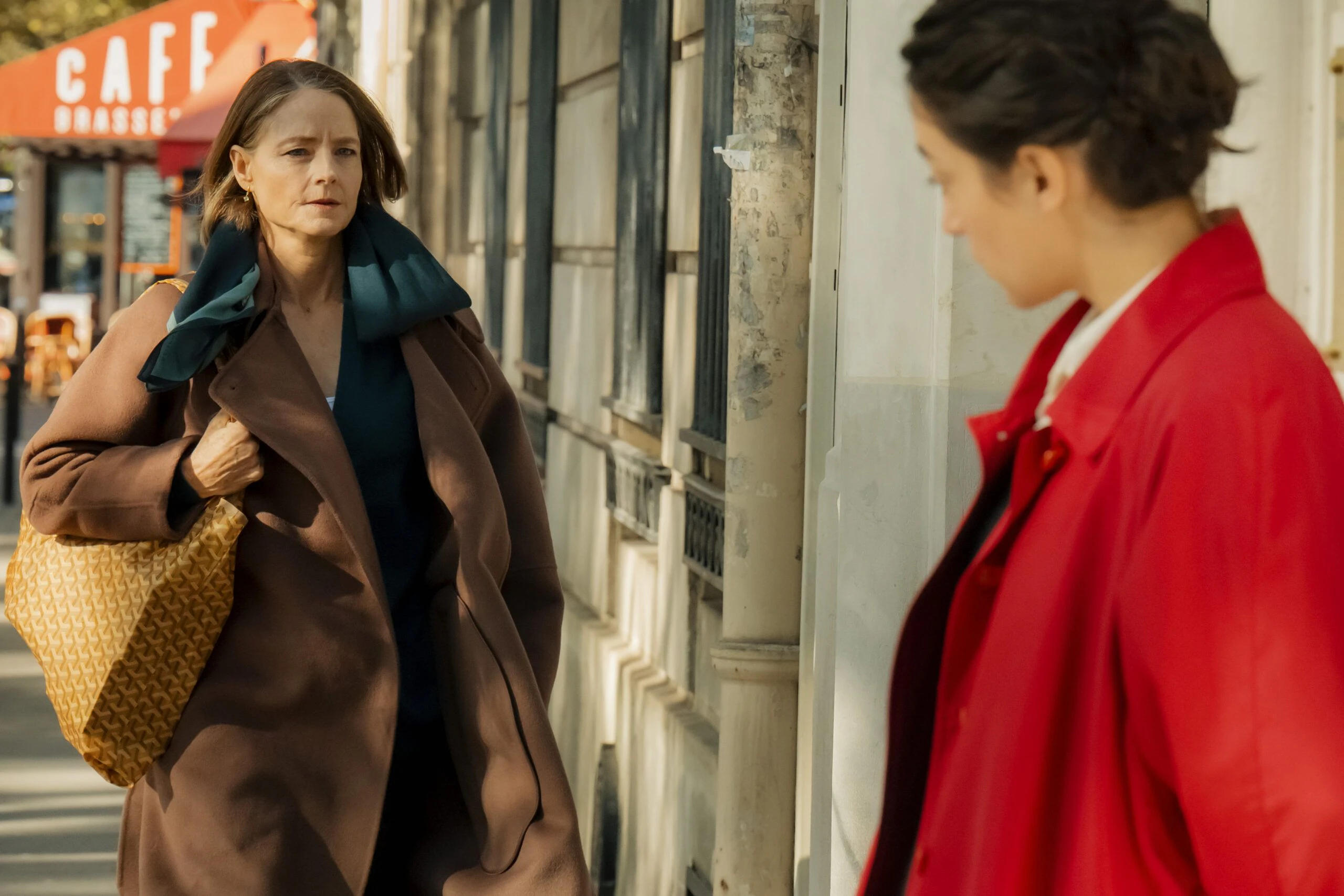 Als US-Psychiaterin in Frankreich: Jodie Foster in "Paris Murder Mystery"