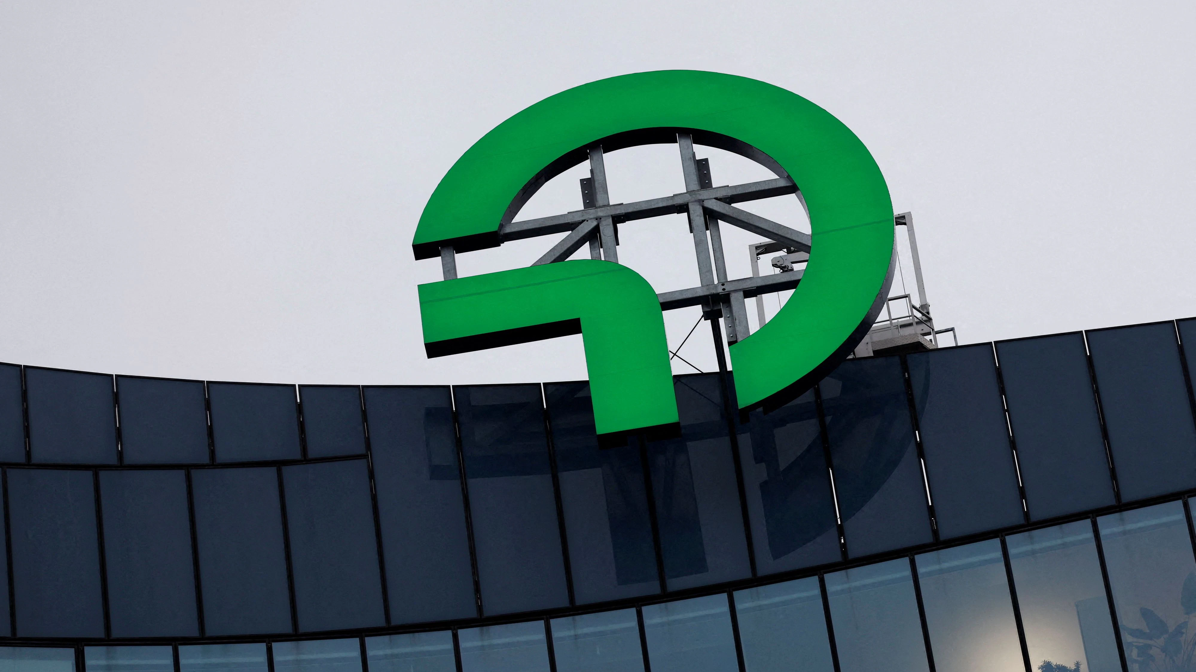 Die OMV muss laut E-Control die volle Preisbremse weitergeben.