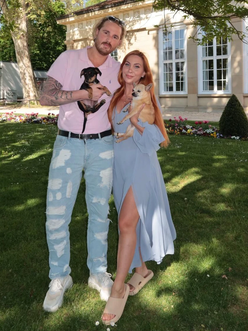 Tara Tabitha und Dennis Lodi mit ihren "Babys"