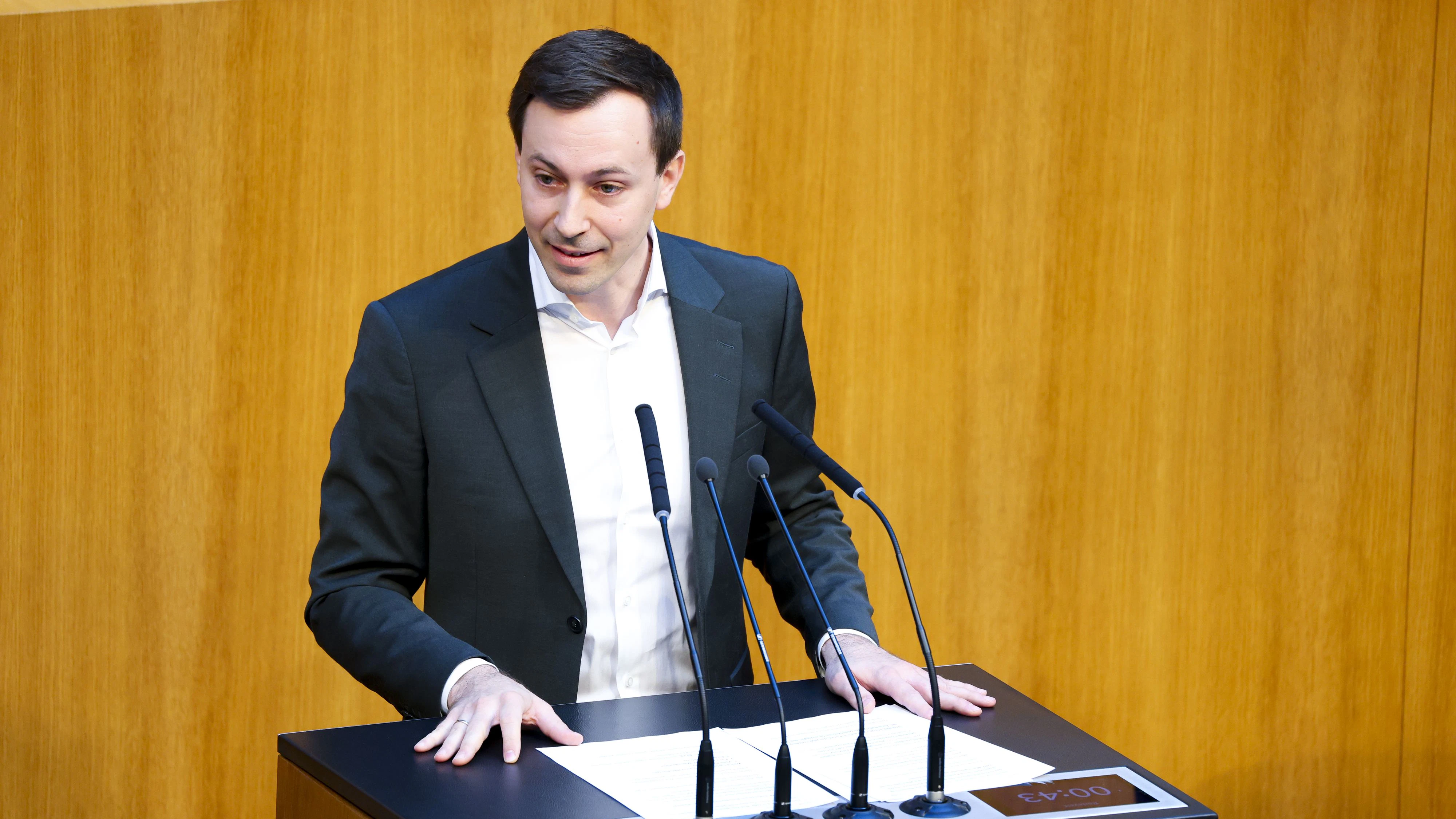 "Sex, Drugs and Machtmissbrauch": ÖVP-Generalsekretär Nico Marchetti kritisierte den ORF für sein "katastrophales Bild".