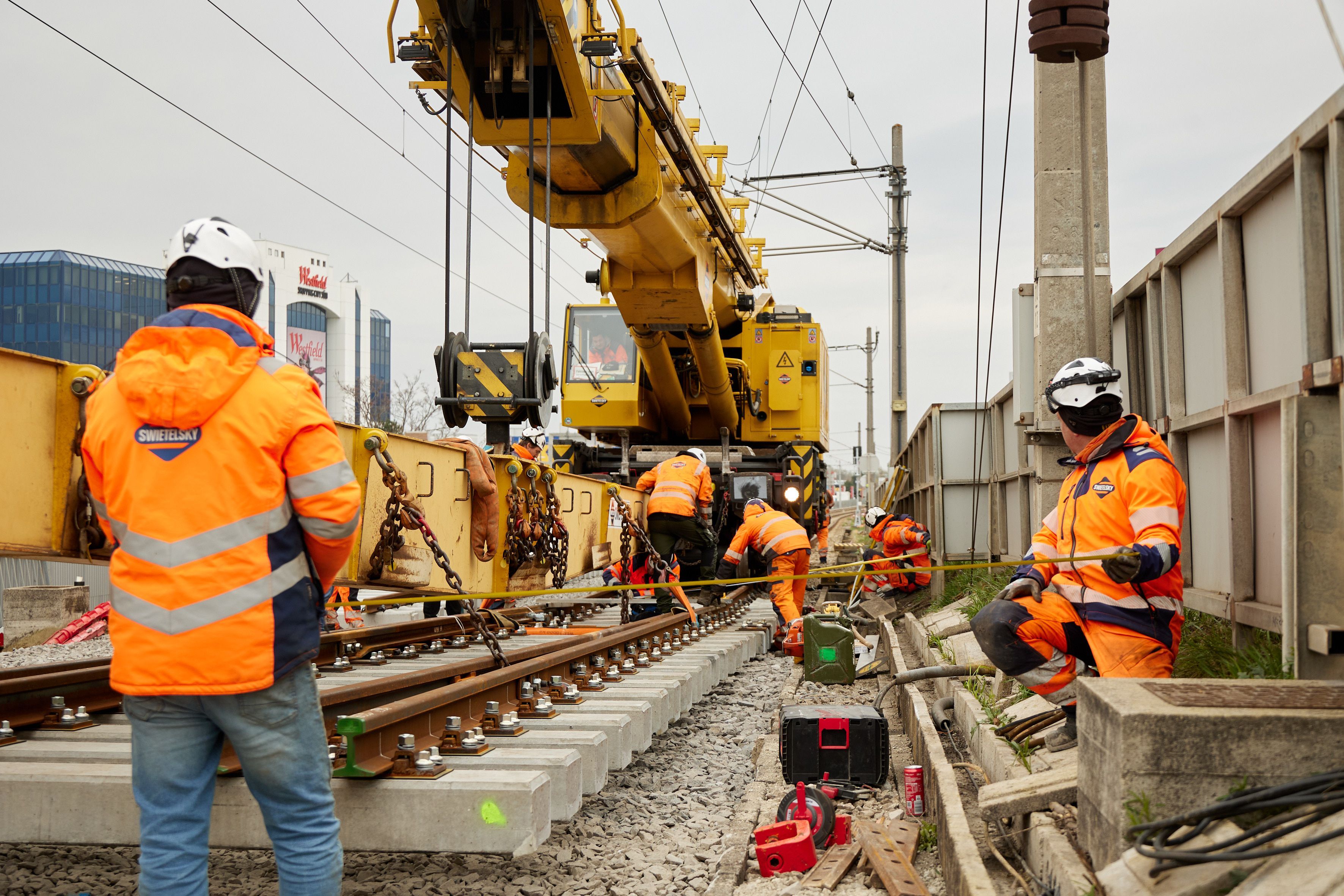 Arbeiten auf der Strecke der Badner Bahn
