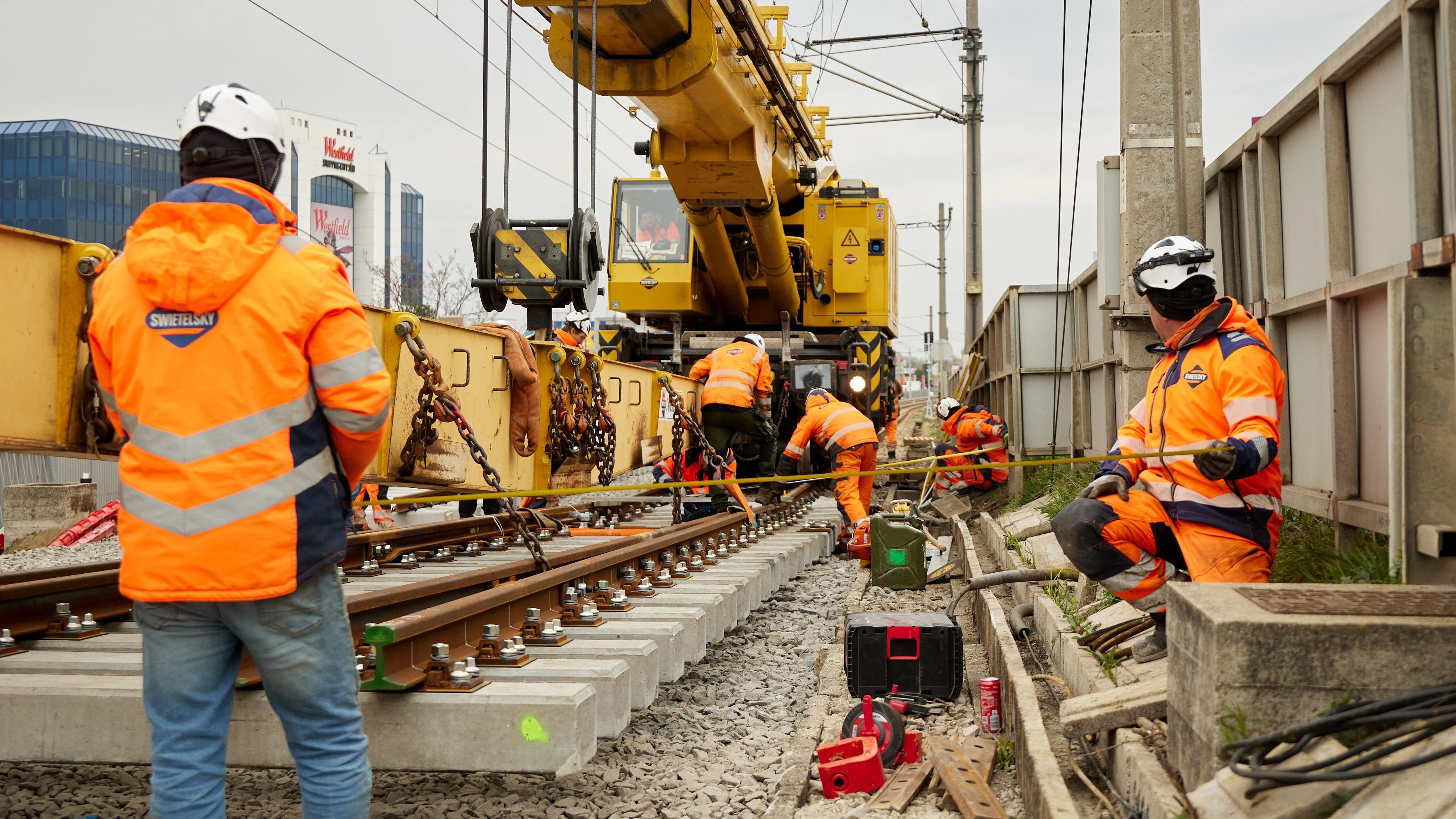 Arbeiten auf der Strecke der Badner Bahn