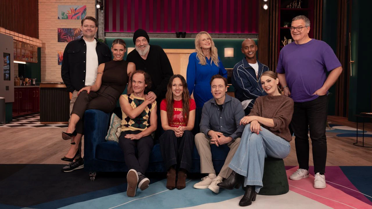 Lachen verboten, die Siebente! Mit dabei sind Elton, Max Giermann, Martina Hill, Michelle Hunziker, Carolin Kebekus, Barbara Schöneberger, Olaf Schubert sowie Torsten Sträter und Tedros "Teddy" Teclebrhan