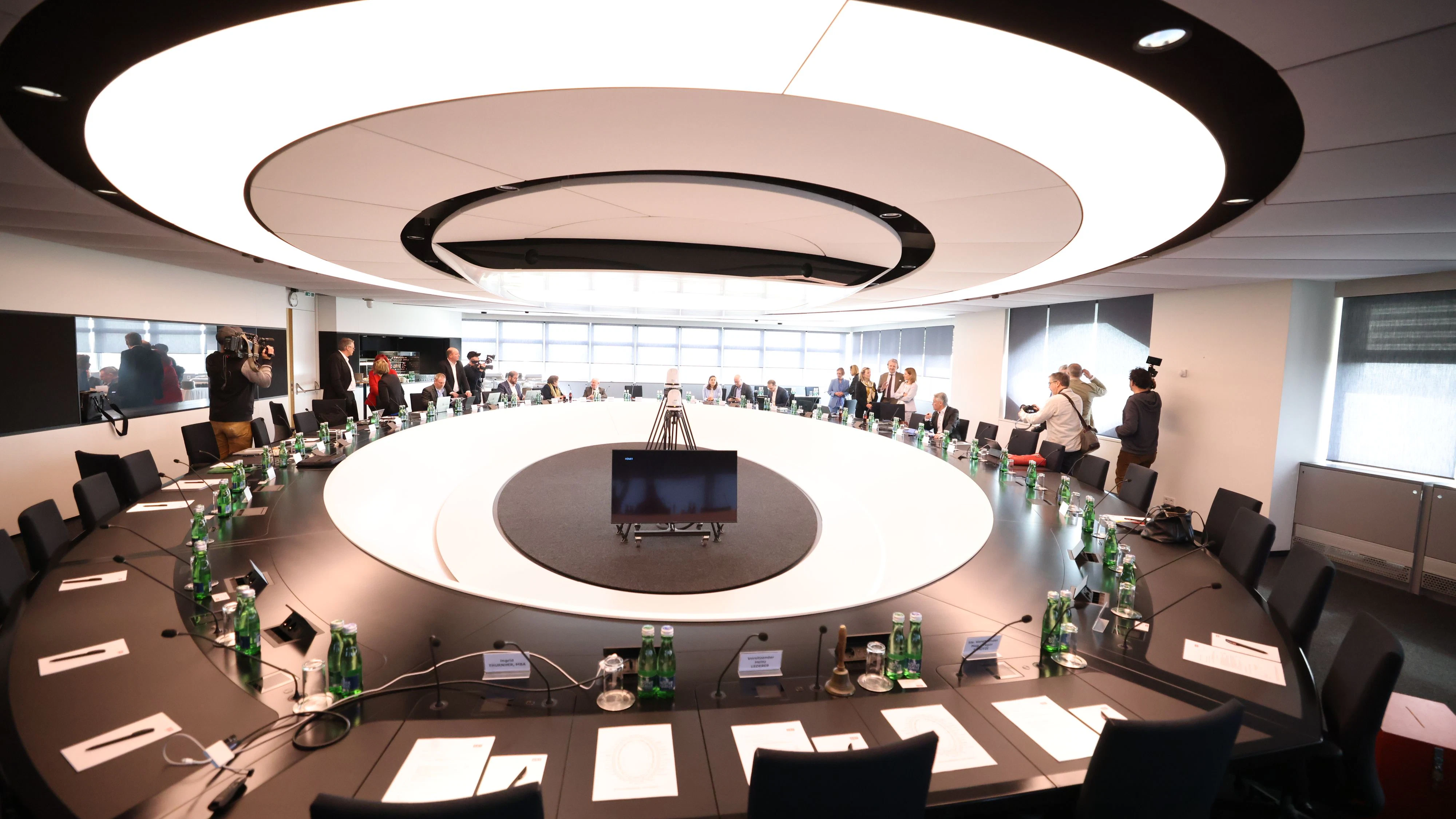 Heute.at - Die Fetzen fliegen – jetzt geht's im ORF zur Sache