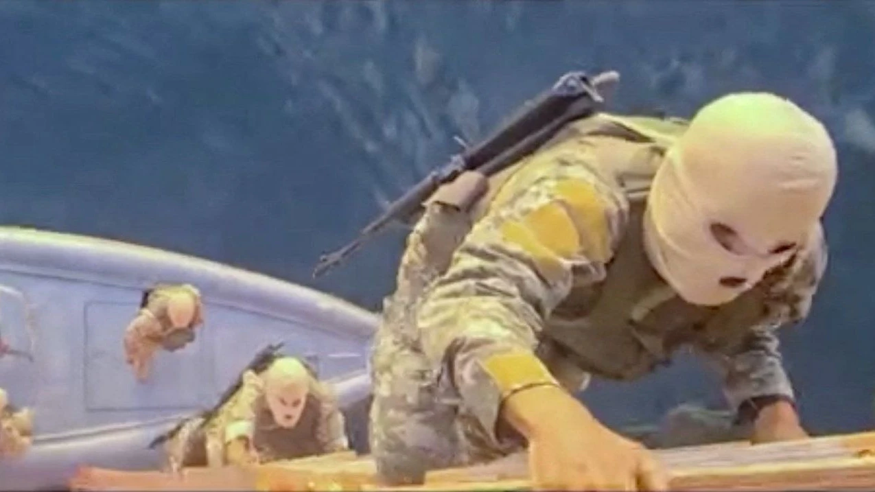 Iranische Soldaten bei der Beschlagnahmung der Containerschiffe „MSC Francesca“ und „Epaminondas“ in der Straße von Hormus