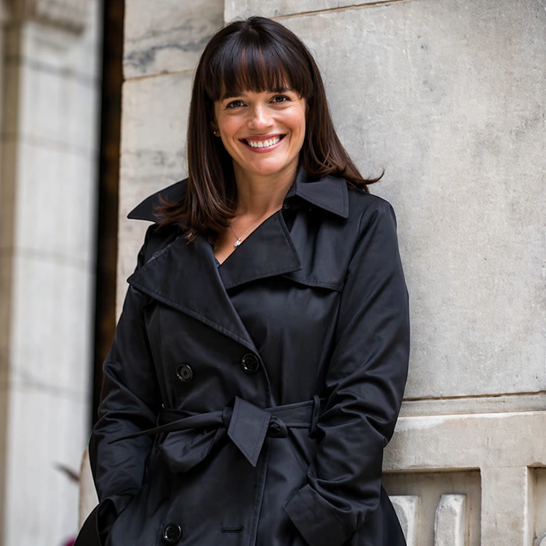 Jacqueline Newman ist die Scheidungsanwältin von New Yorks High Society. Die meisten ihrer Klienten sind Millionäre, manche kommen erst bei der Scheidung darauf, wie hoch ihre Lebenshaltungskosten sind. Das ändert nichts an ihren außergewöhnlichen Wünschen.