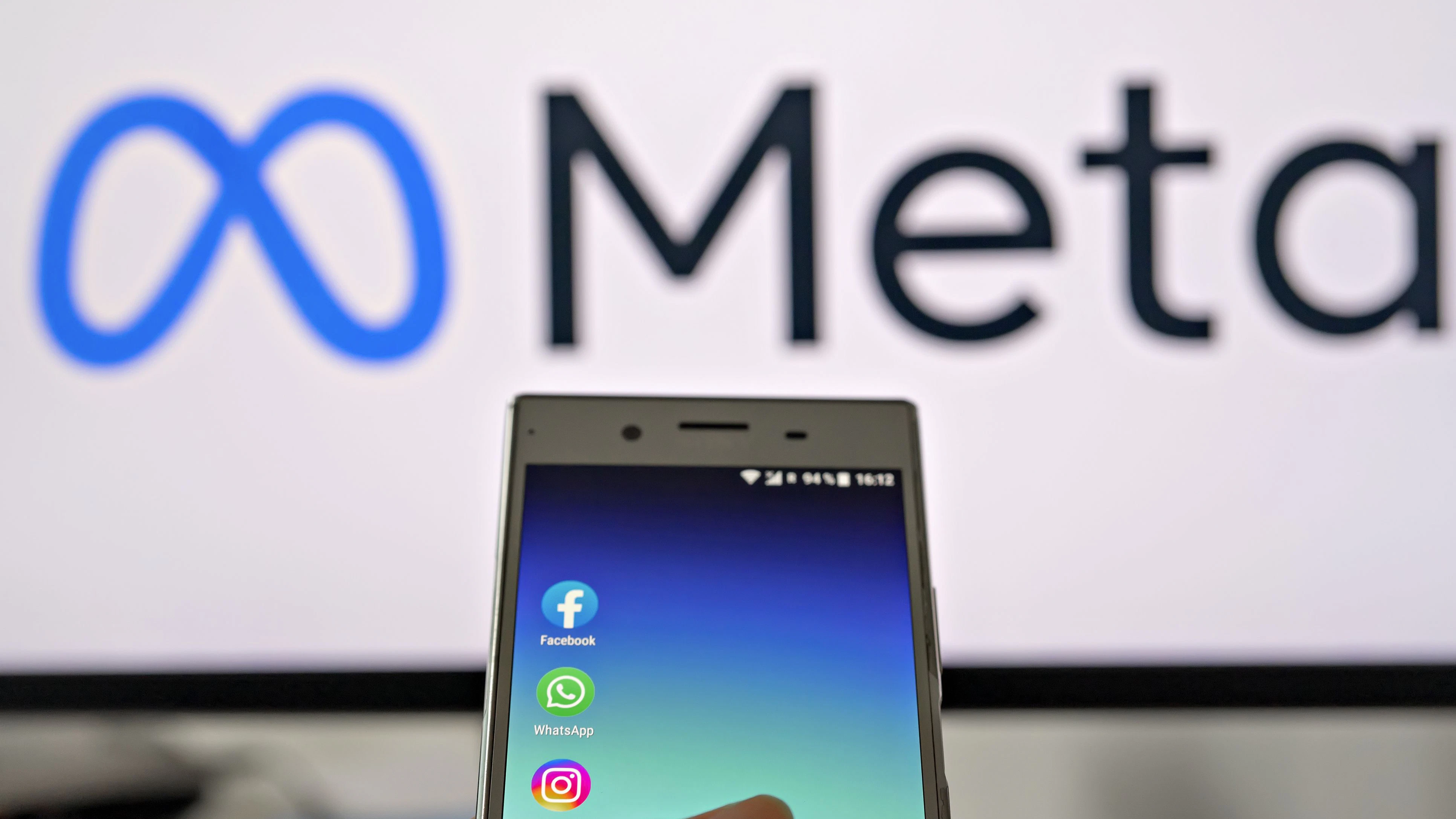 Facebook-Mutter Meta wird mehrere Tausende Stellen abbauen. 