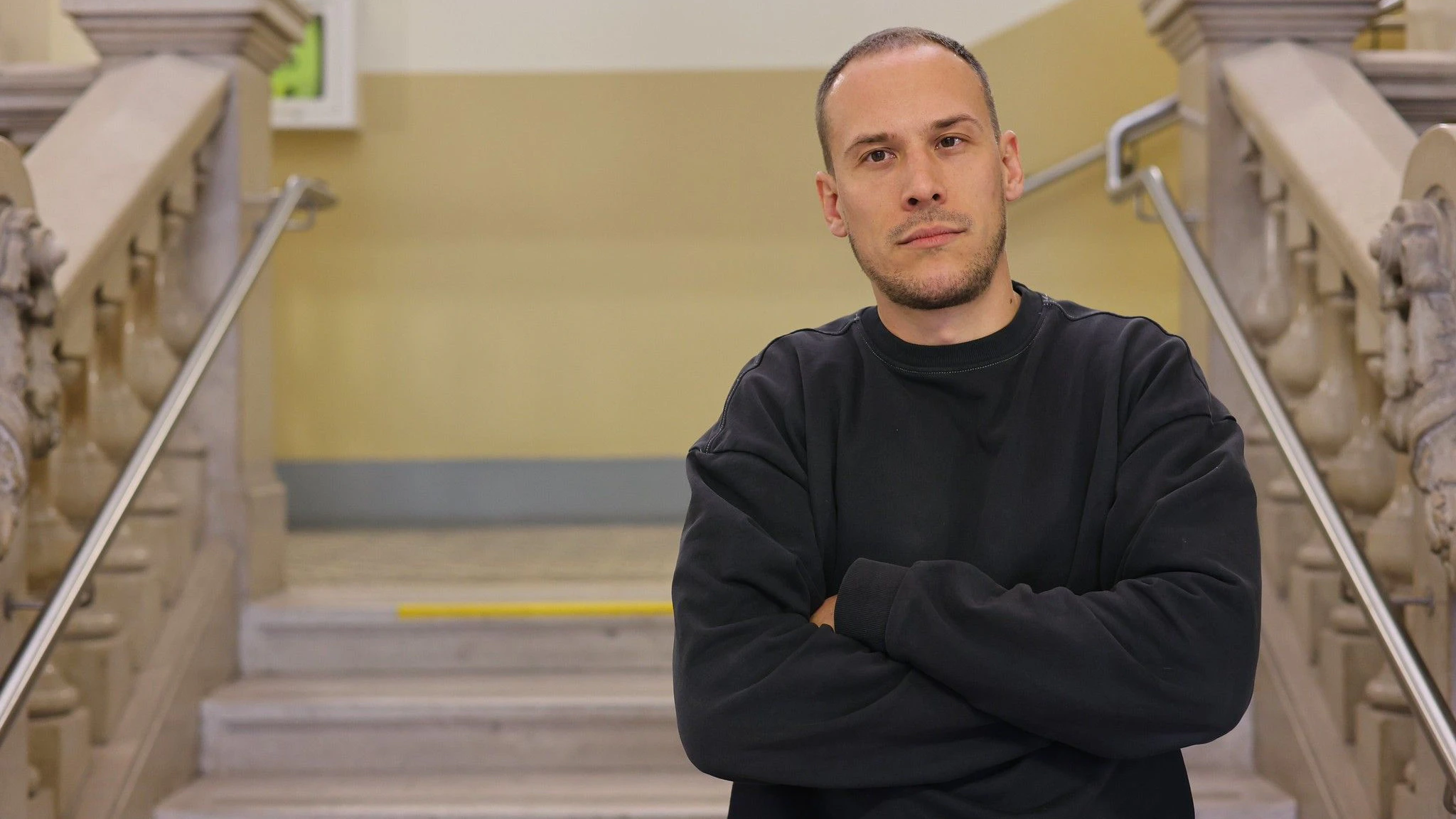 Boris Petrus, Klubobmann der KPÖ Meidling, setzt sich für die Interessen der betroffenen Mieter ein.