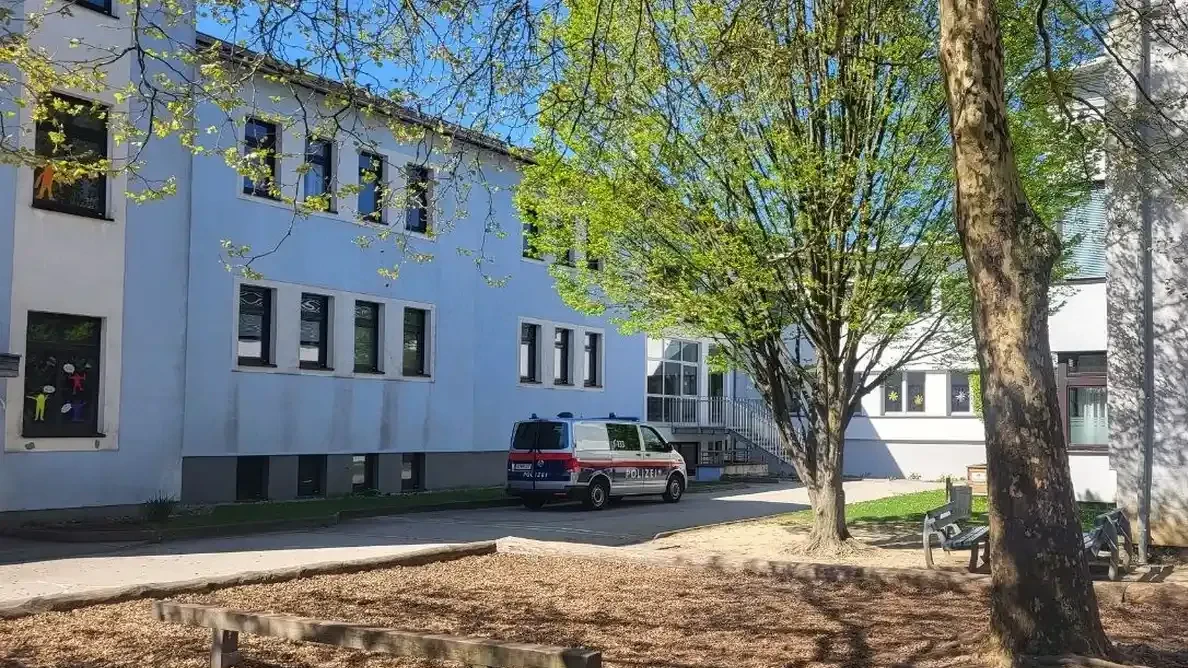 Heute.at - Bombendrohung gegen Schule – Polizei gibt Entwarnung