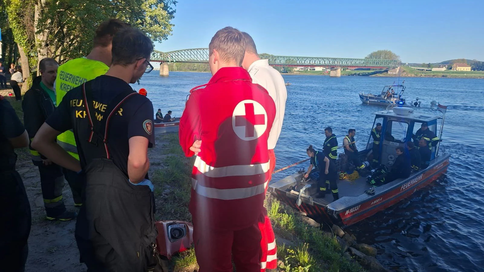 Der Lenker des Fahrzeugs konnte nur mehr tot geborgen werden. (Symbolbild)