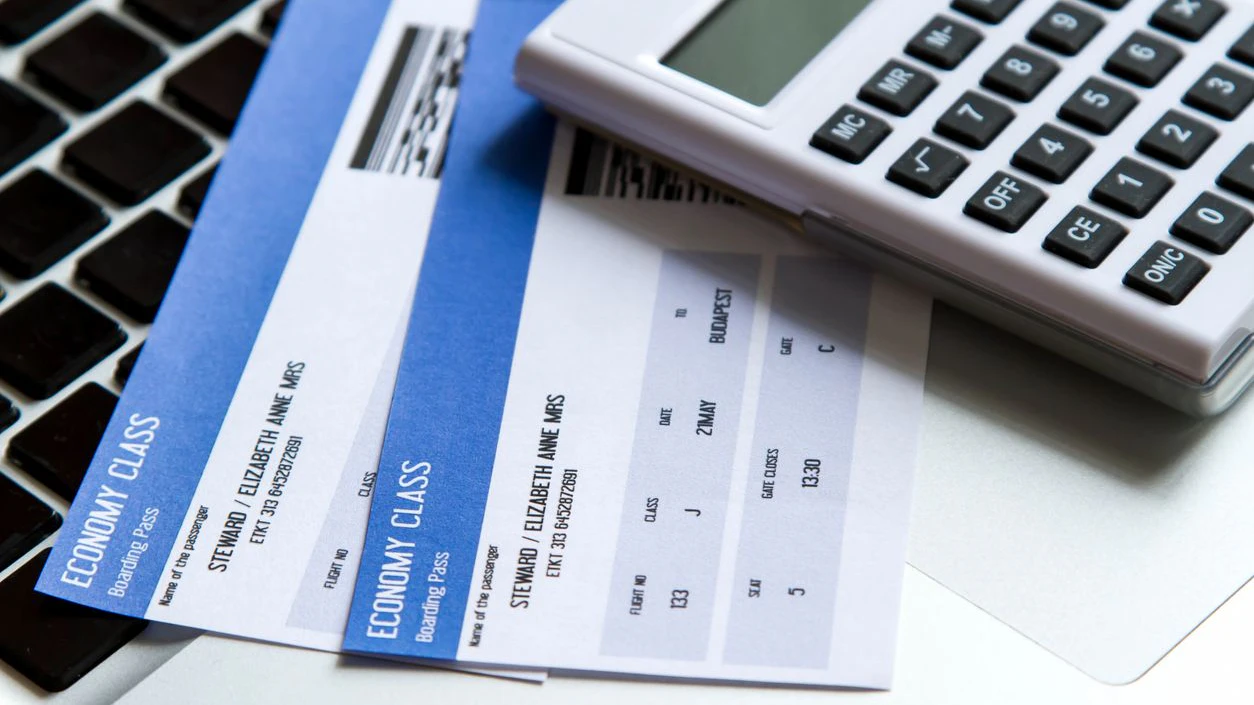 Analyzing airline tickets costs on line