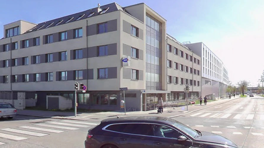 Blick auf das Arbeitsmarktservice (AMS) Wagramer Straße im 22. Wiener Gemeindebezirk