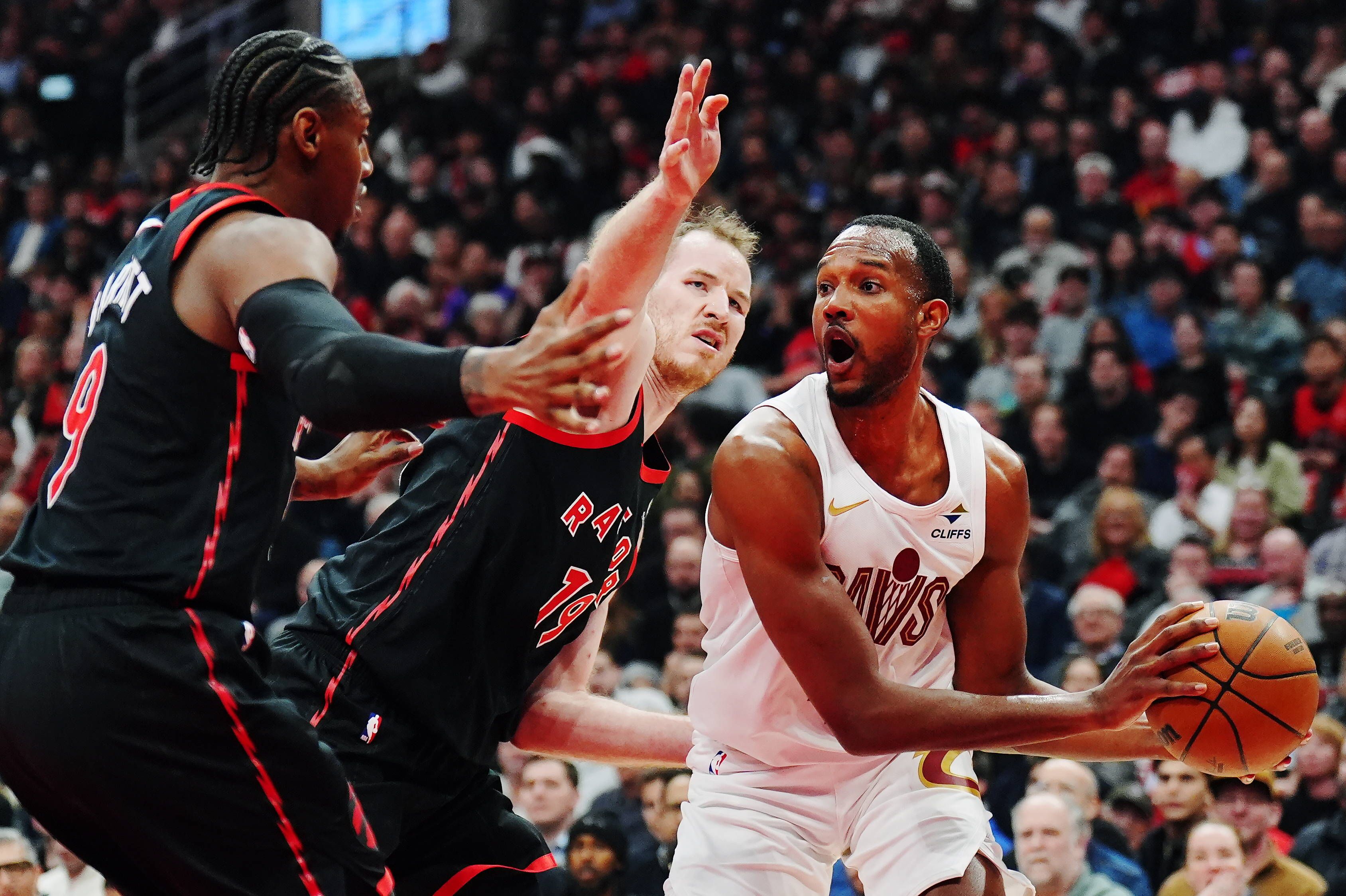 Heute.at - Basketball-Star Pöltl verkürzt mit Raptors gegen Cavs