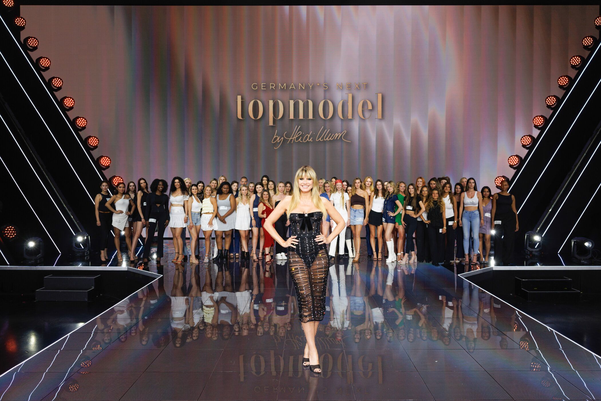 Bald entscheidet Heidi Klum, welche zwei Models die Staffel gewinnen und somit das Cover der 