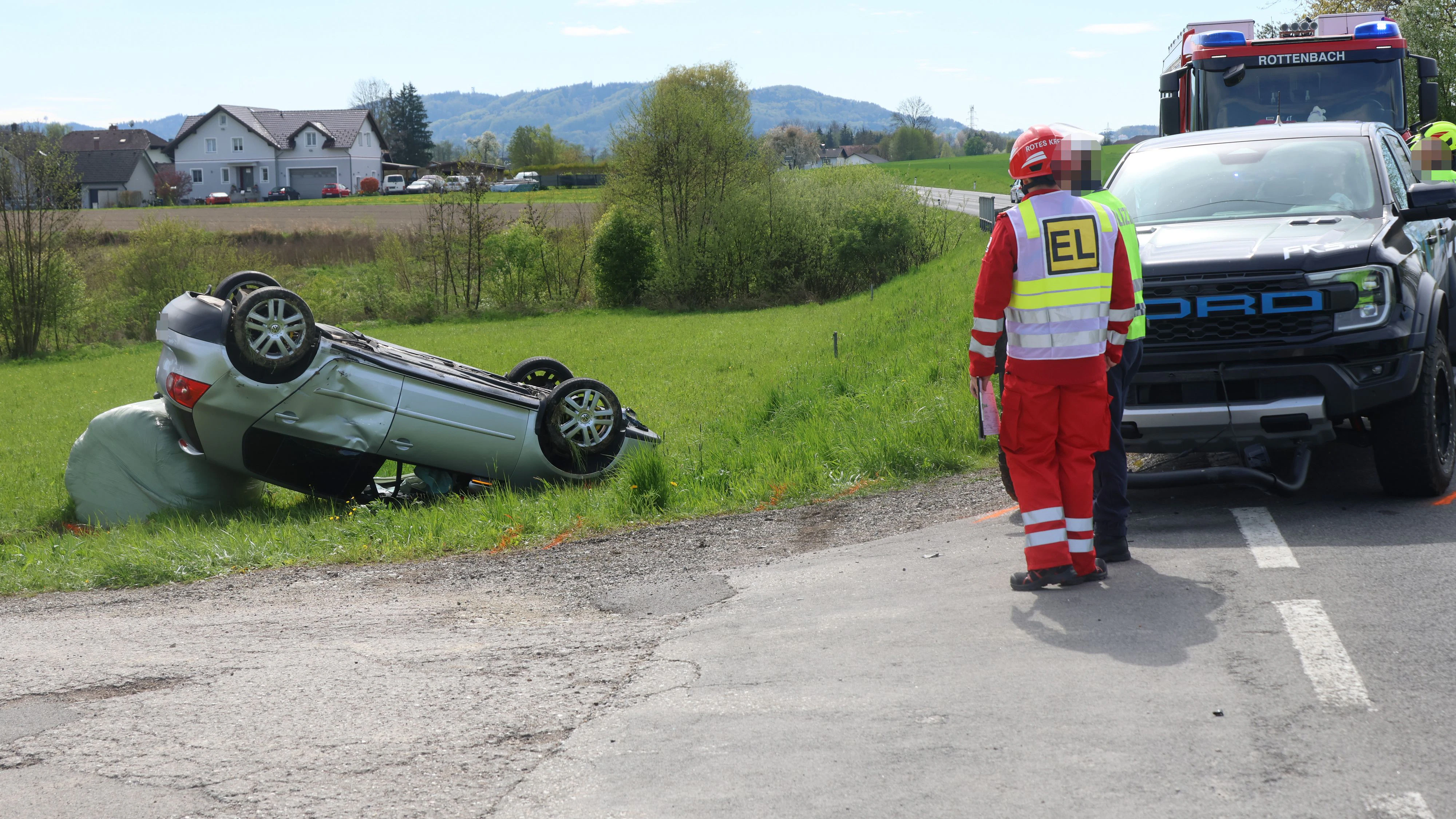 Drei Personen wurden bei dem Crash verletzt.