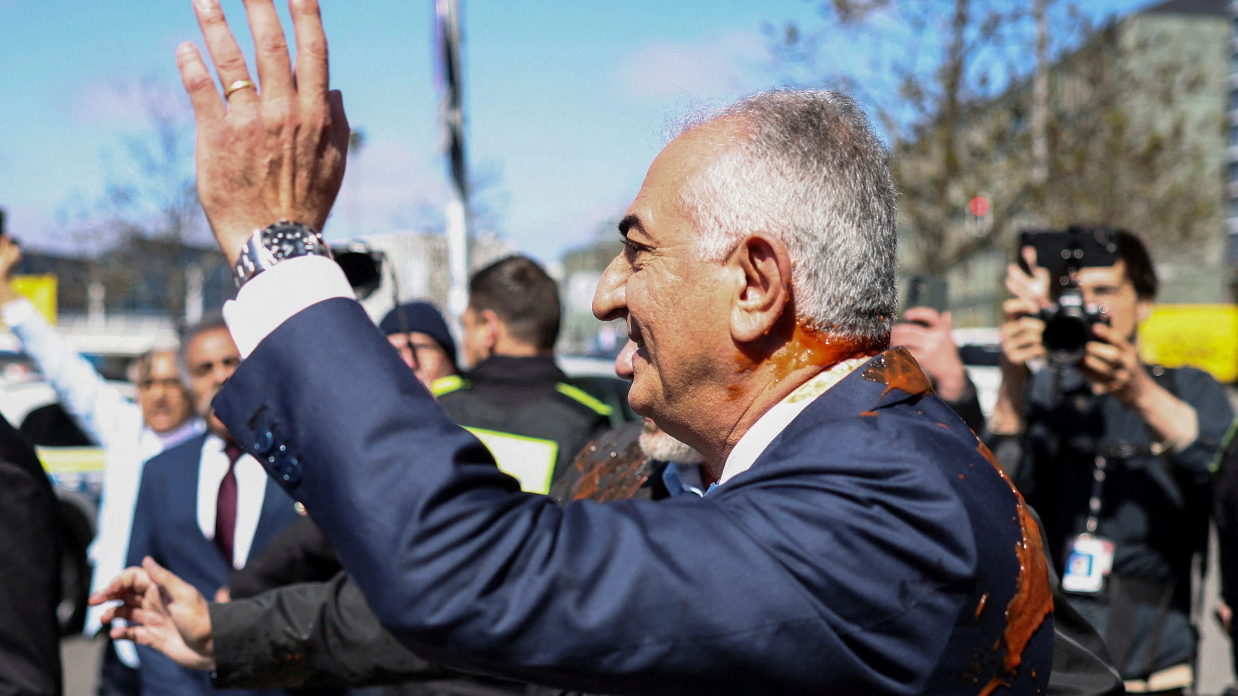 Wie die Polizei mitteilt, wurde nach der Attacke ein Mann festgenommen.