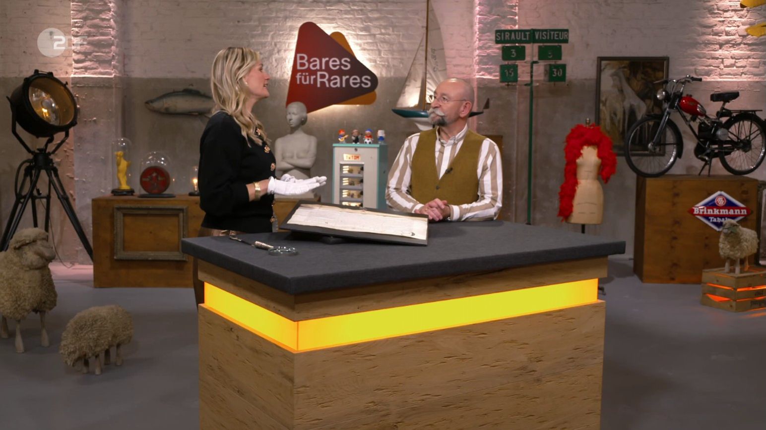 Moderator Horst Lichter hatte so seine Zweifel an der Echtheit der Urkunde.