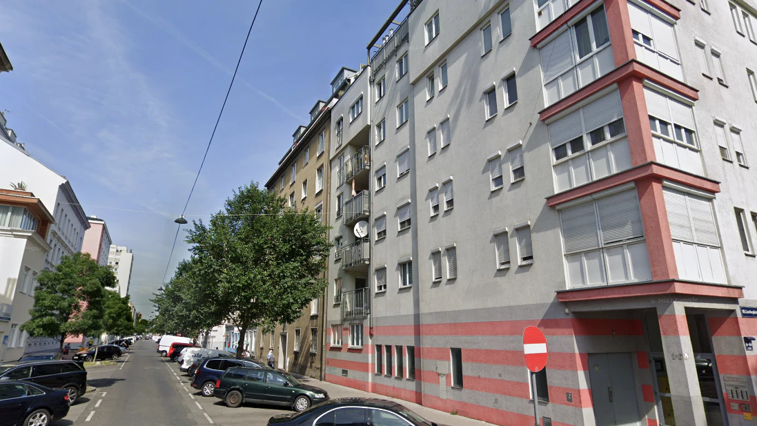 Der Mann stürzte in der Rotenhofgasse von einem Balkon.