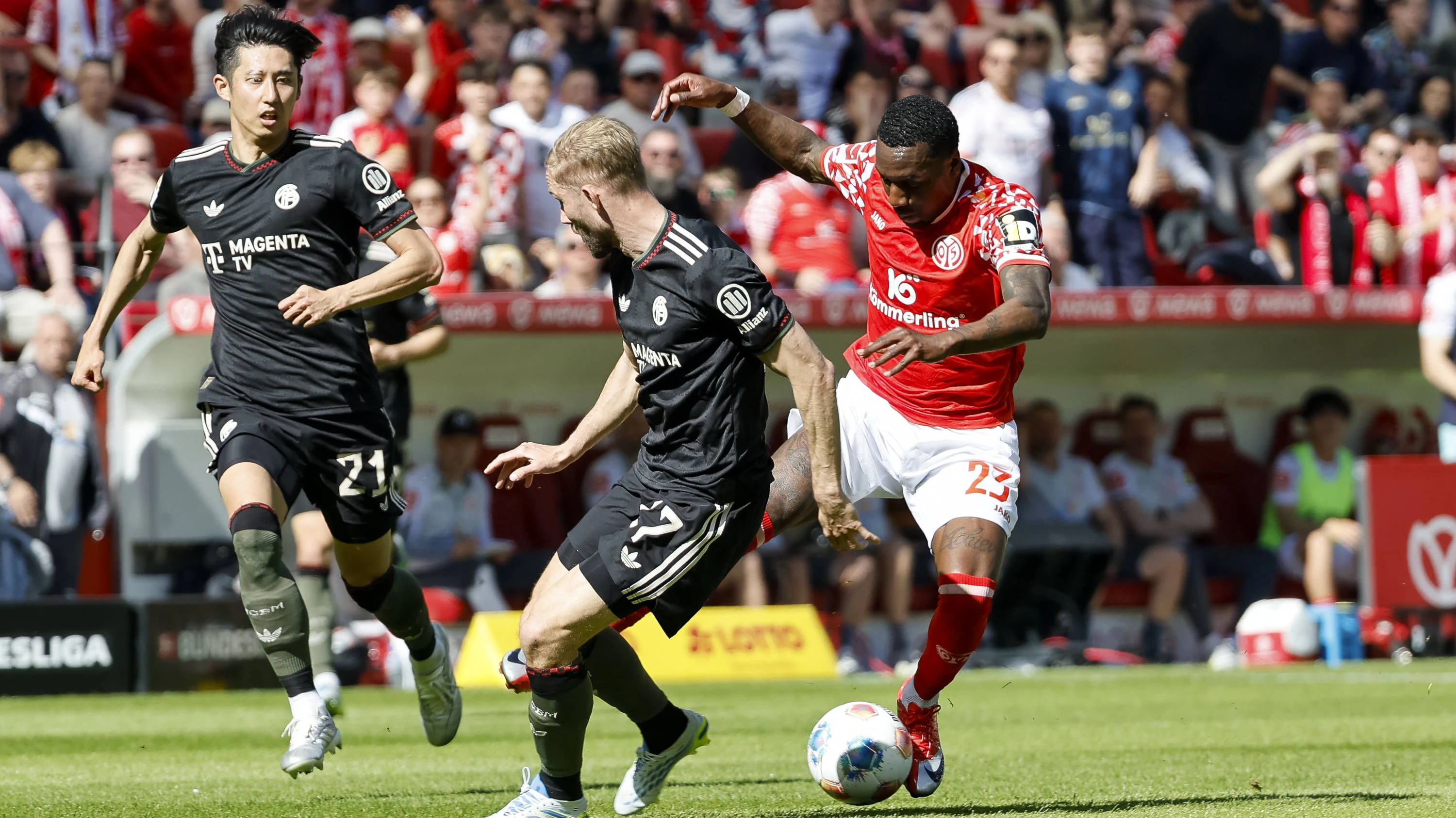 ÖFB-Star Konrad Laimer im Duell mit Mainz. 