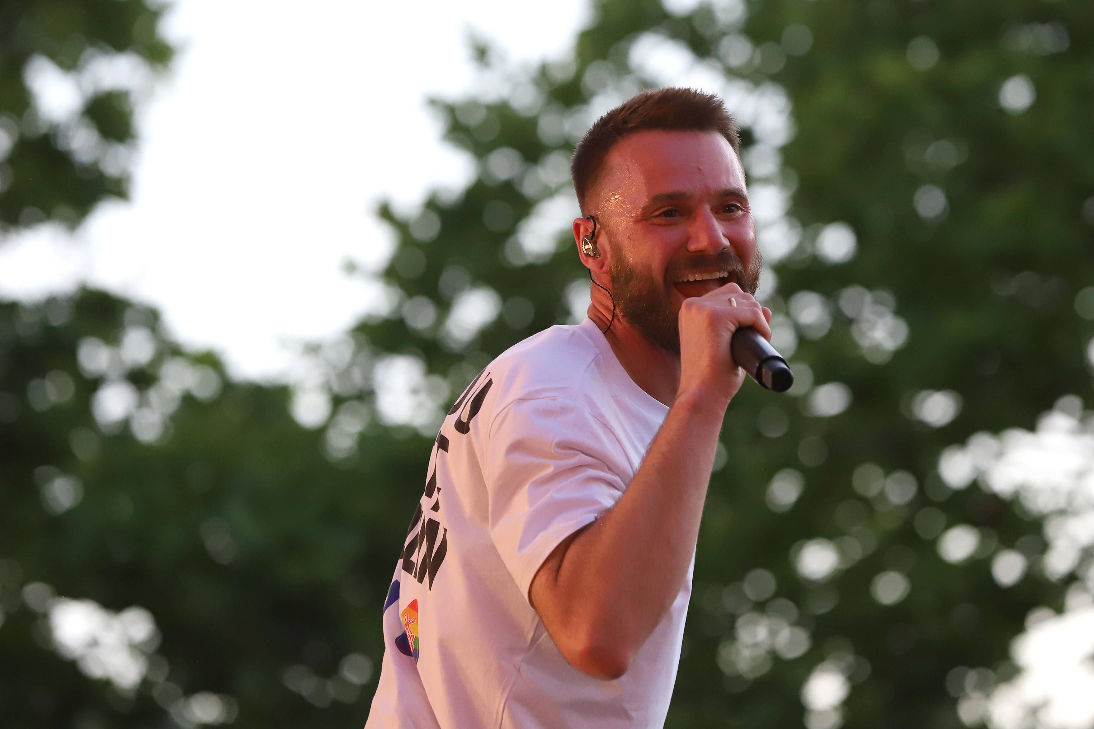 Roman Lob bei einem Konzert seiner Band 