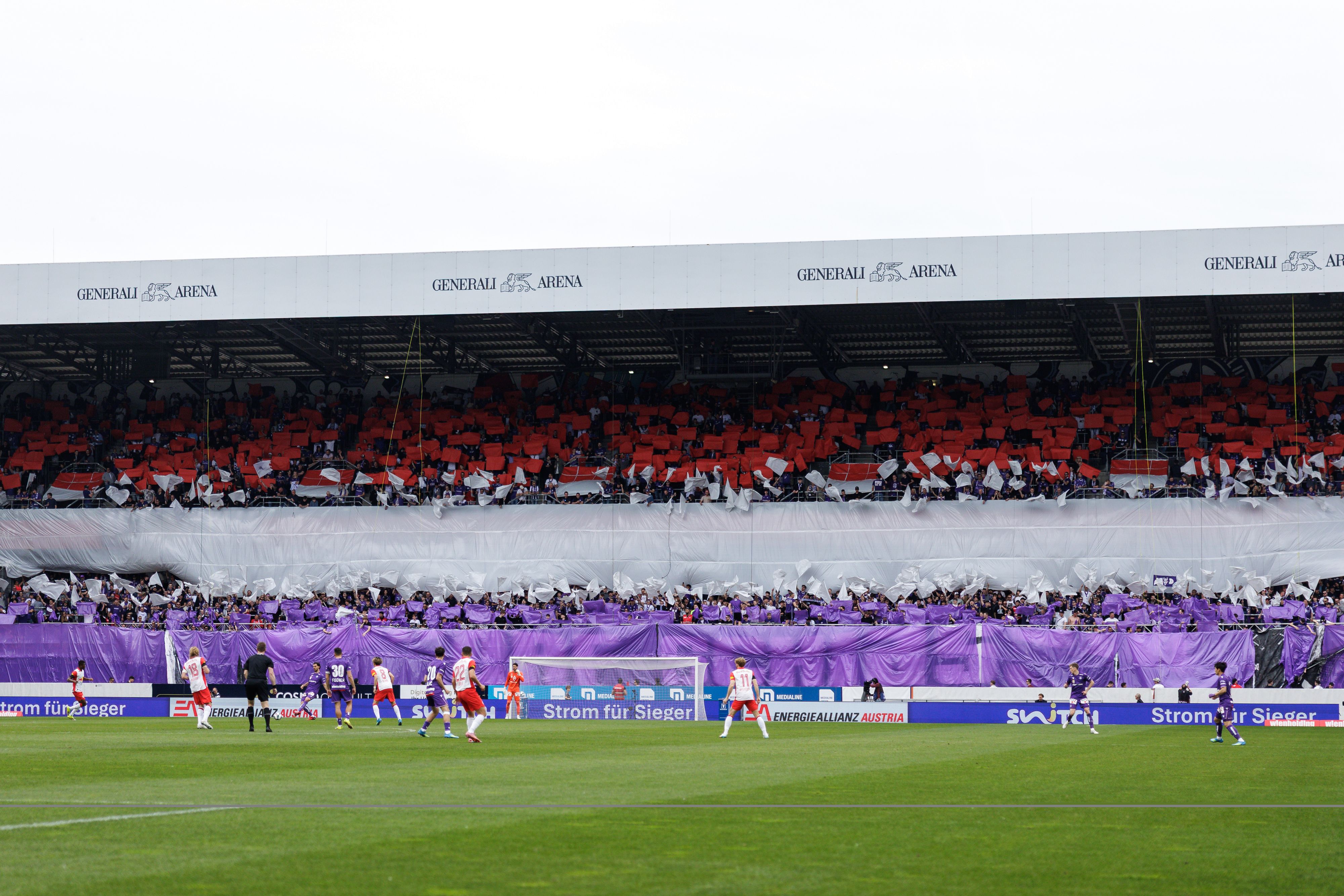 Die Austria-Fantribüne im Duell gegen Red Bull Salzburg. 