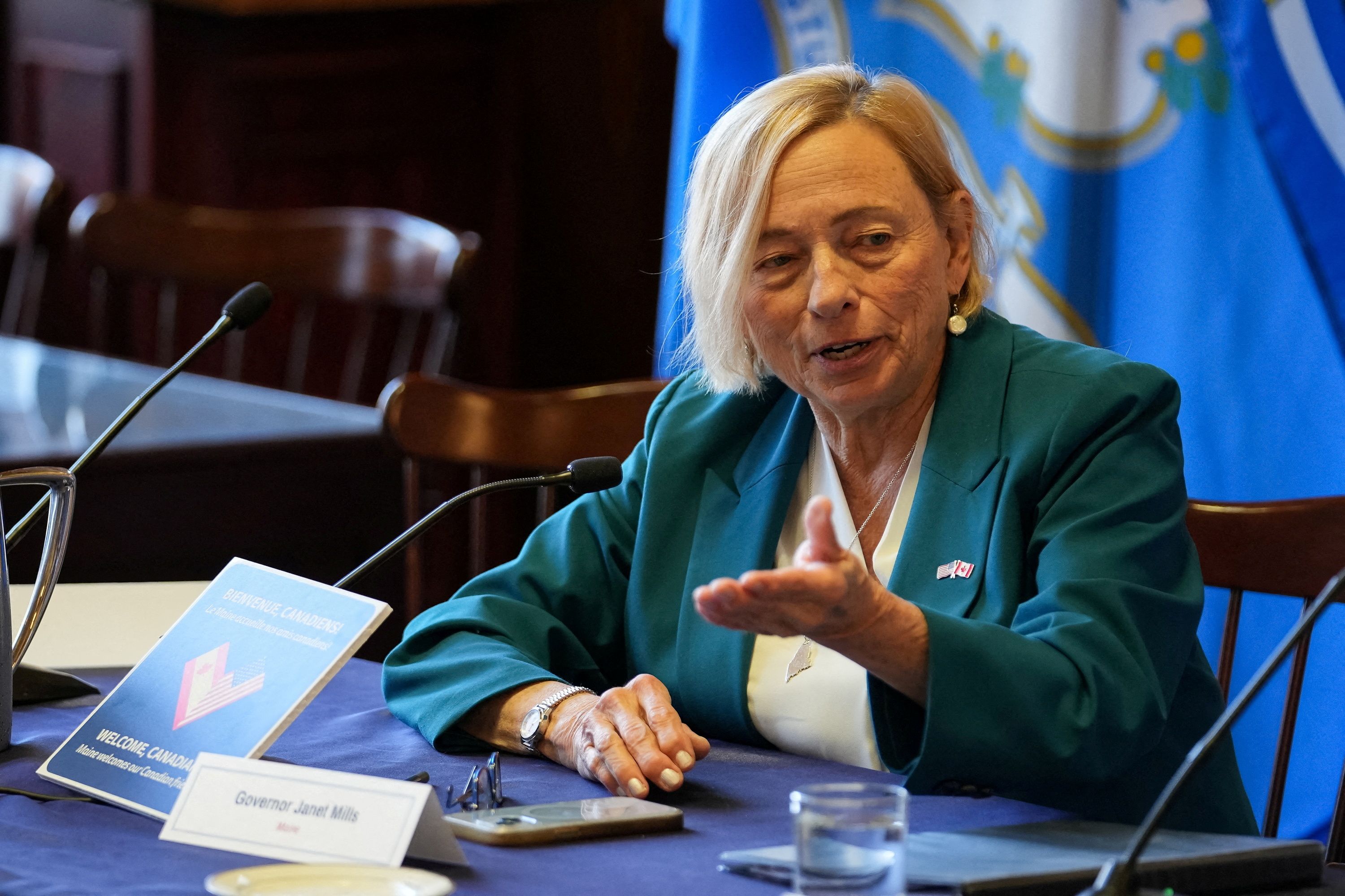 Die Gouverneurin von Maine, Janet Mills, hat ihr Veto gegen das erste Bauverbot für große Datenzentren für KI-Technologie in den USA eingelegt. 