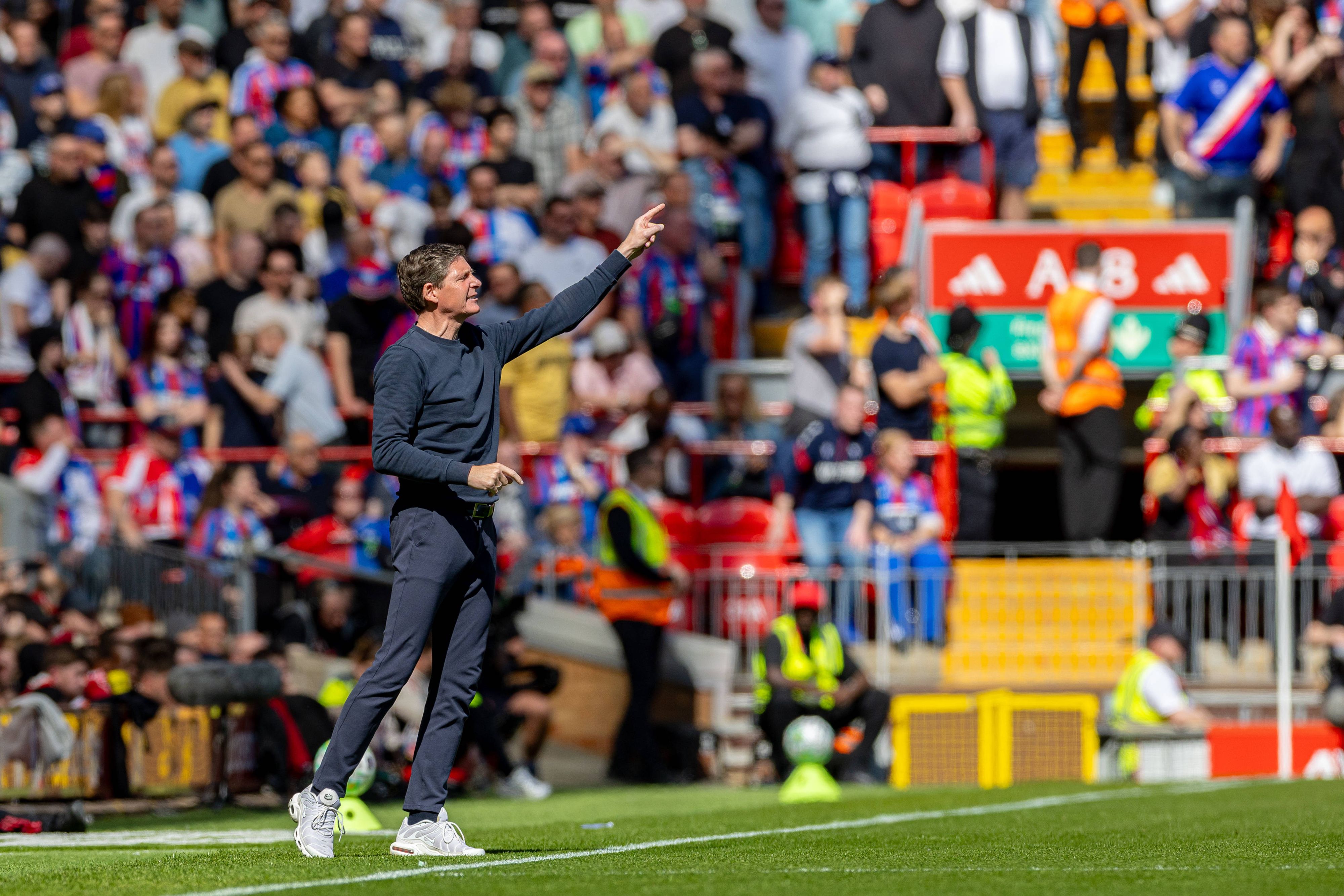 Oliver Glasner verliert mit Crystal Palace an der Anfield Road. 