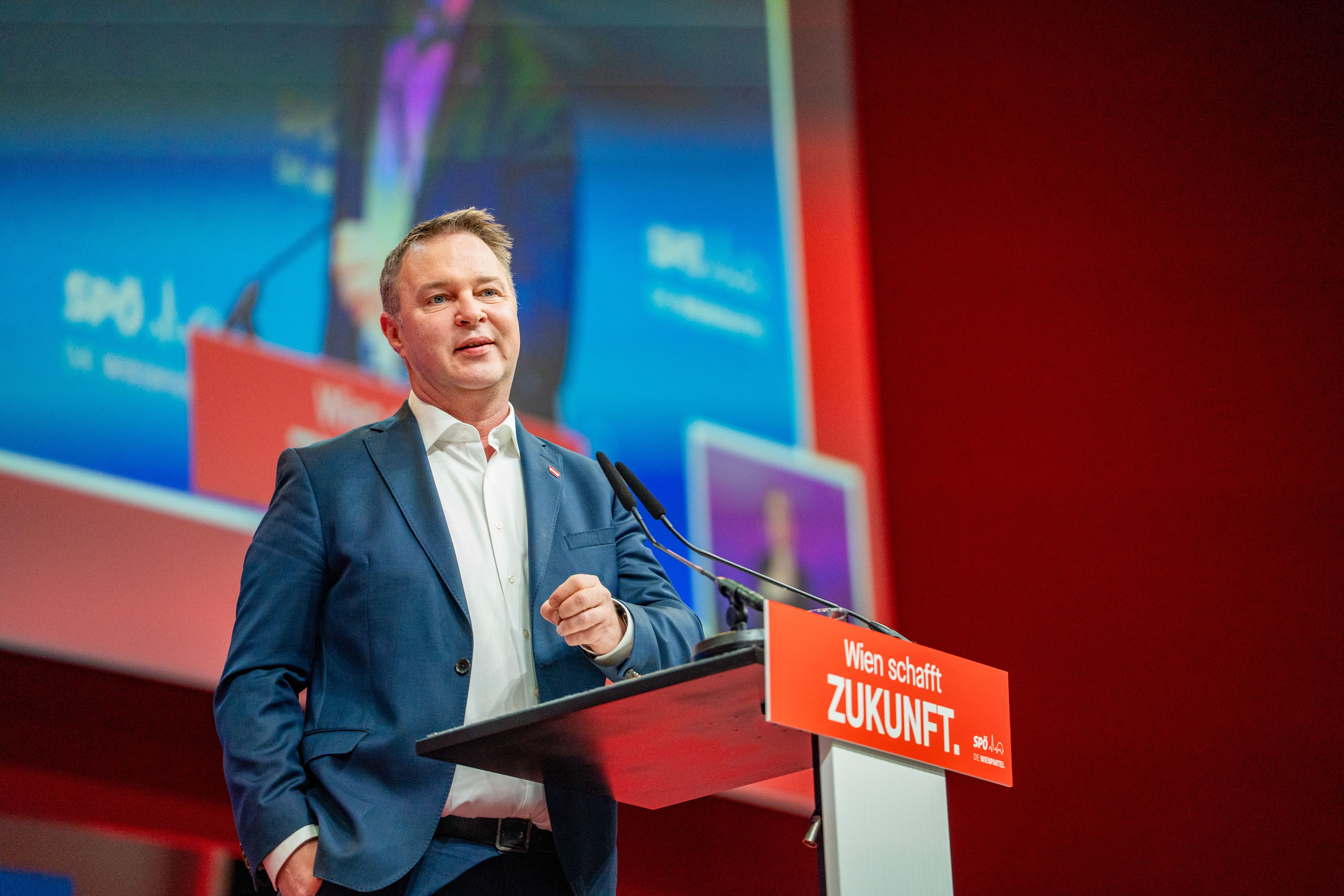 SPÖ-Chef und Vizekanzler Andreas Babler mit einer Brandrede beim Parteitag der Wiener SPÖ.