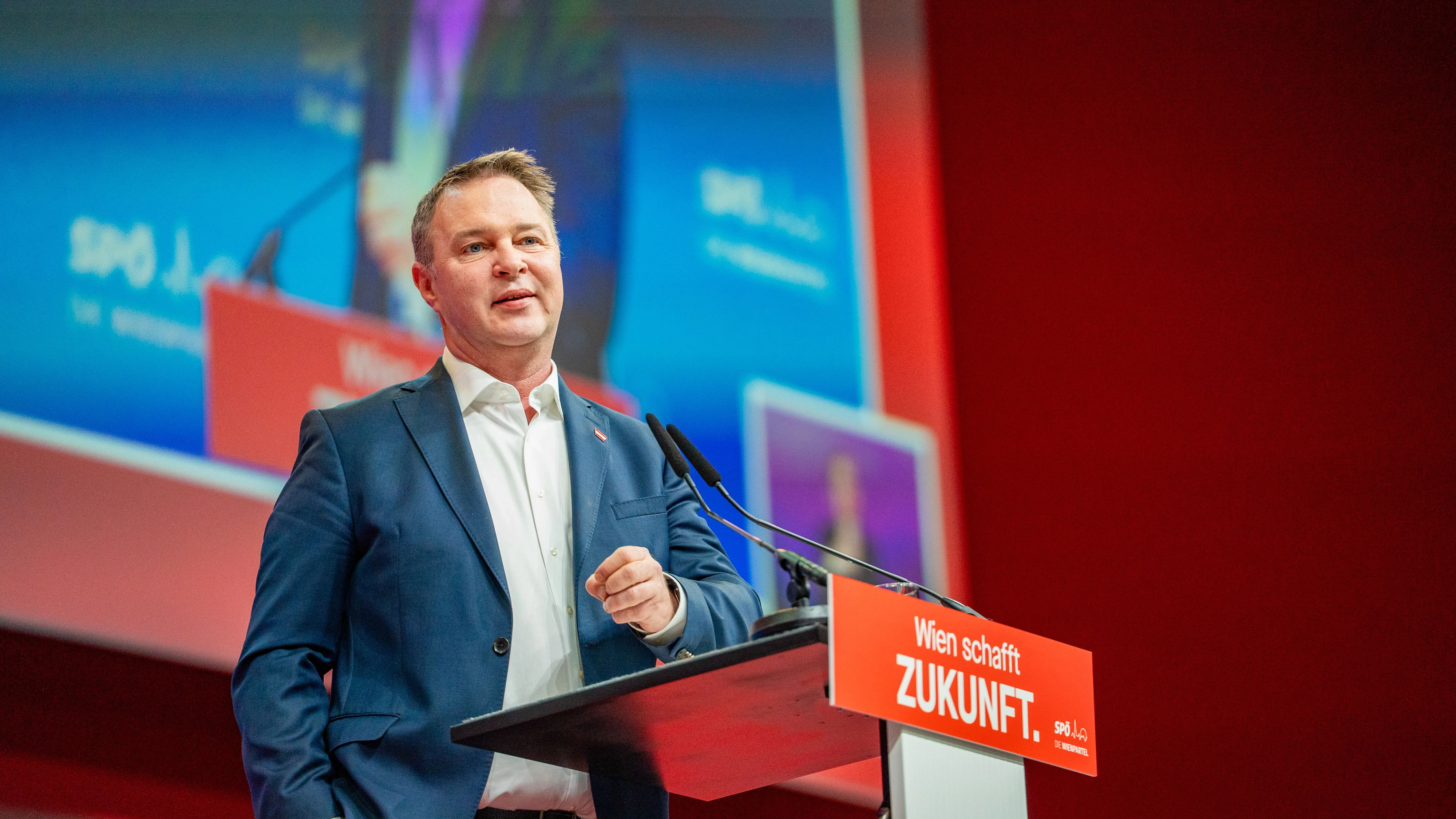 SPÖ-Chef und Vizekanzler Andreas Babler mit einer Brandrede beim Parteitag der Wiener SPÖ.