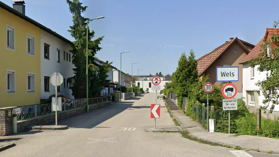 Mit immenser Geschwindigkeit raste der Lenker quer durch Wels.