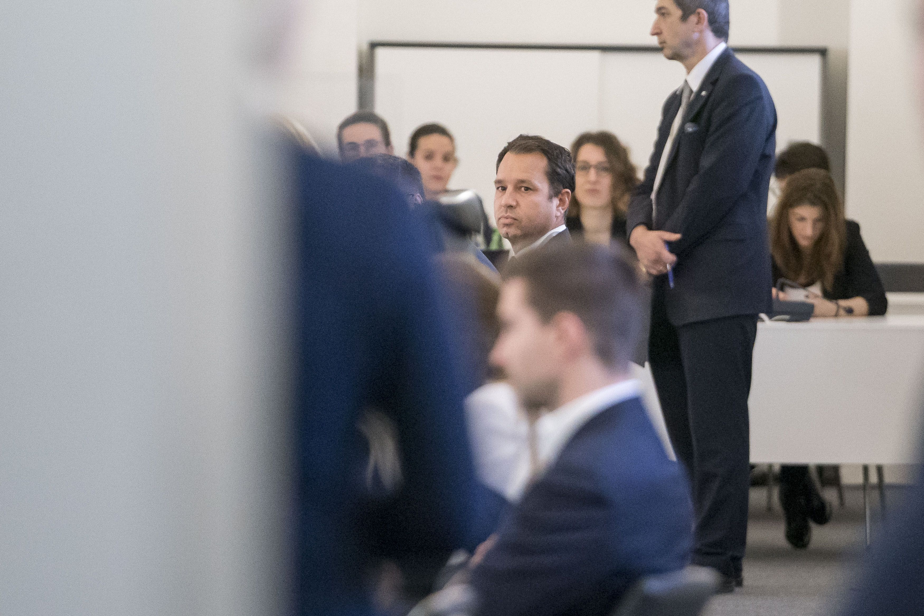 In der Causa Schmid spitzt sich der Streit zu. Ex-Kanzler Kurz kontert mit Budgetzahlen und stellt die WKStA-These infrage.