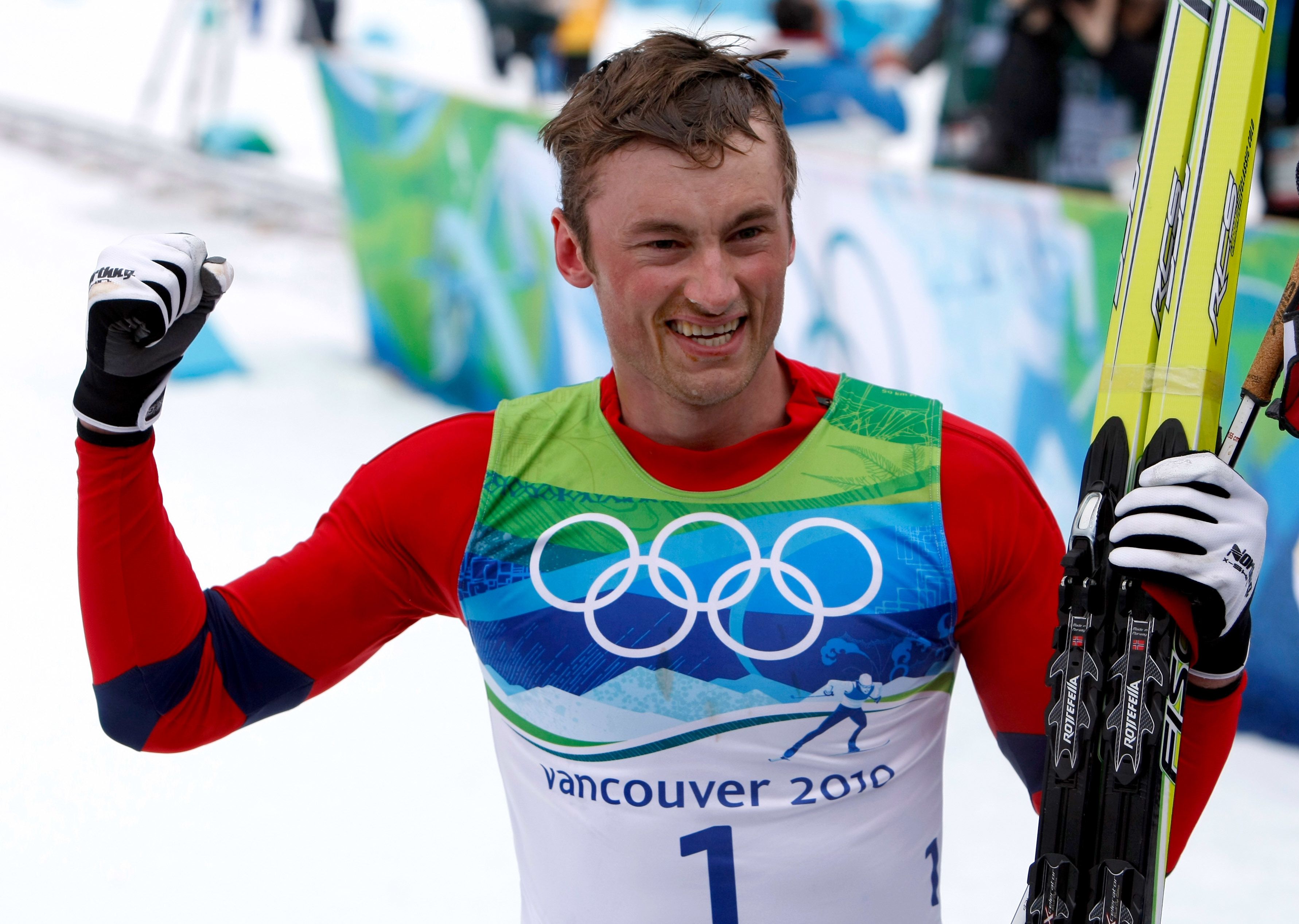 Langlauf-Ikone Petter Northug boxt gegen eine norwegische Fußball-Legende.