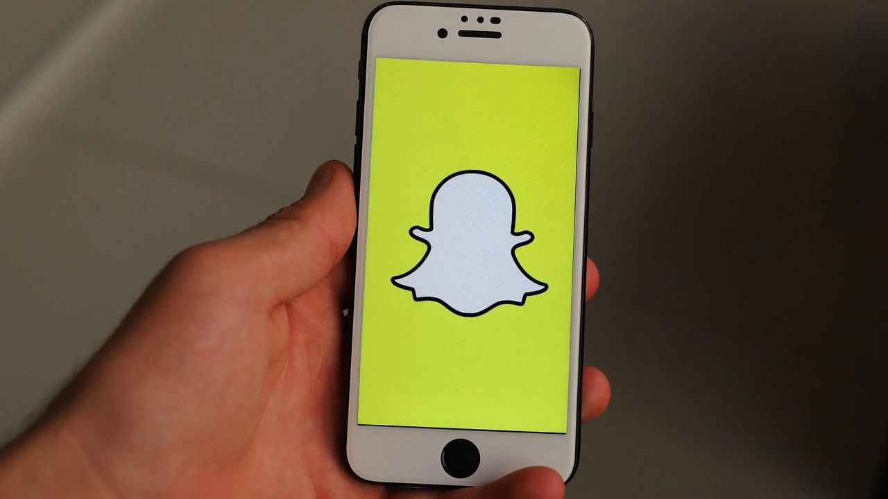 Smartphone mit Social-Media-Apps