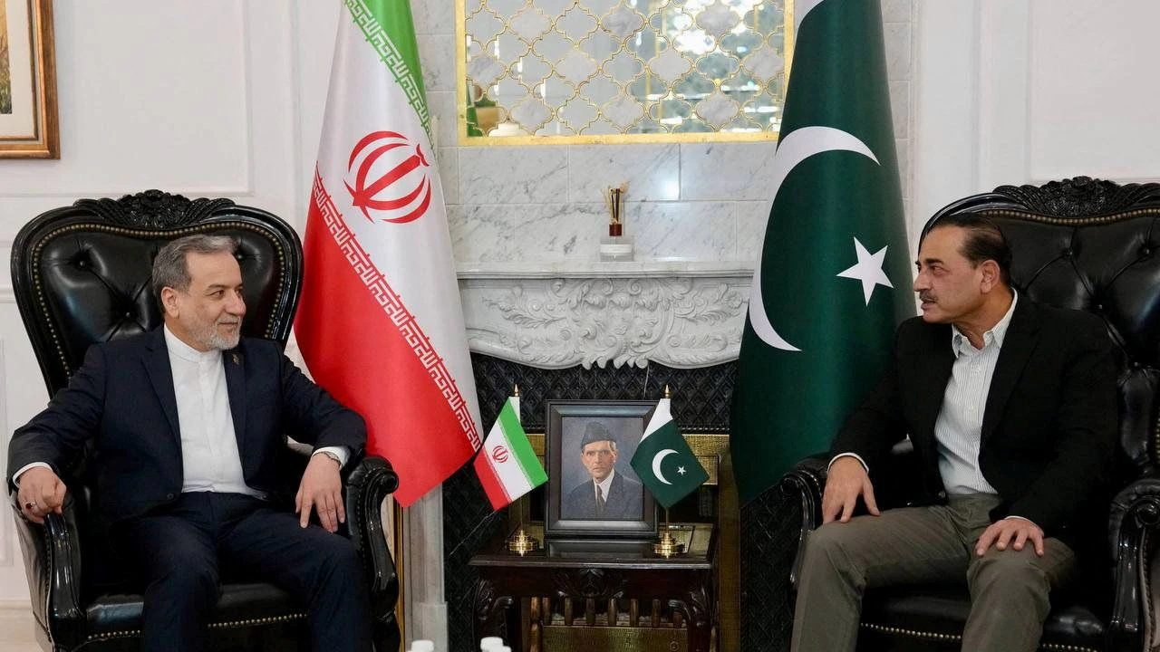 Iranian Foreign Minister Abbas Araqchi meets Pakistan’s Army Chief, Field Marshal Asim Munir, in location given as Islamabad, Pakistan, released April 25, 2026. Seyed Abbas Araghchi via Telegram/Handout via REUTERS    THIS IMAGE HAS BEEN SUPPLIED BY A THIRD PARTY.  NO RESALES. NO ARCHIVES. MANDATORY CREDIT.  VERIFICATION LINES: Reuters could not confirm the date and location. No older versions of the video were found posted online before April 25. Iranian Foreign Minister Abbas Araqchi met Pakistani Foreign Minister Ishaq Dar at the Serena Hotel, where the first round of talks with the U.S. was held, two government sources said.
