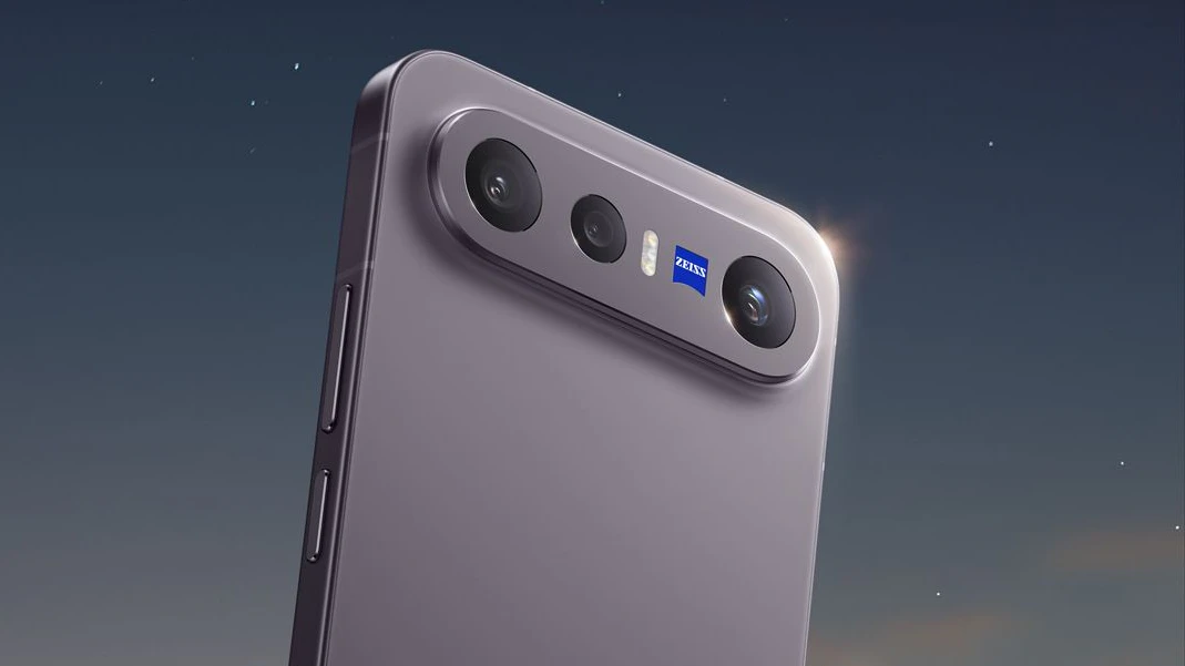 Im Mittelpunkt steht die Kamera. Vivo setzt beim X300 FE auf ein System, das gemeinsam mit Zeiss entwickelt wurde.