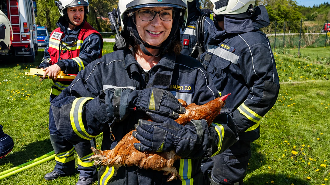 Brandalarm in Behamberg – Feuerwehr rettet Huhn