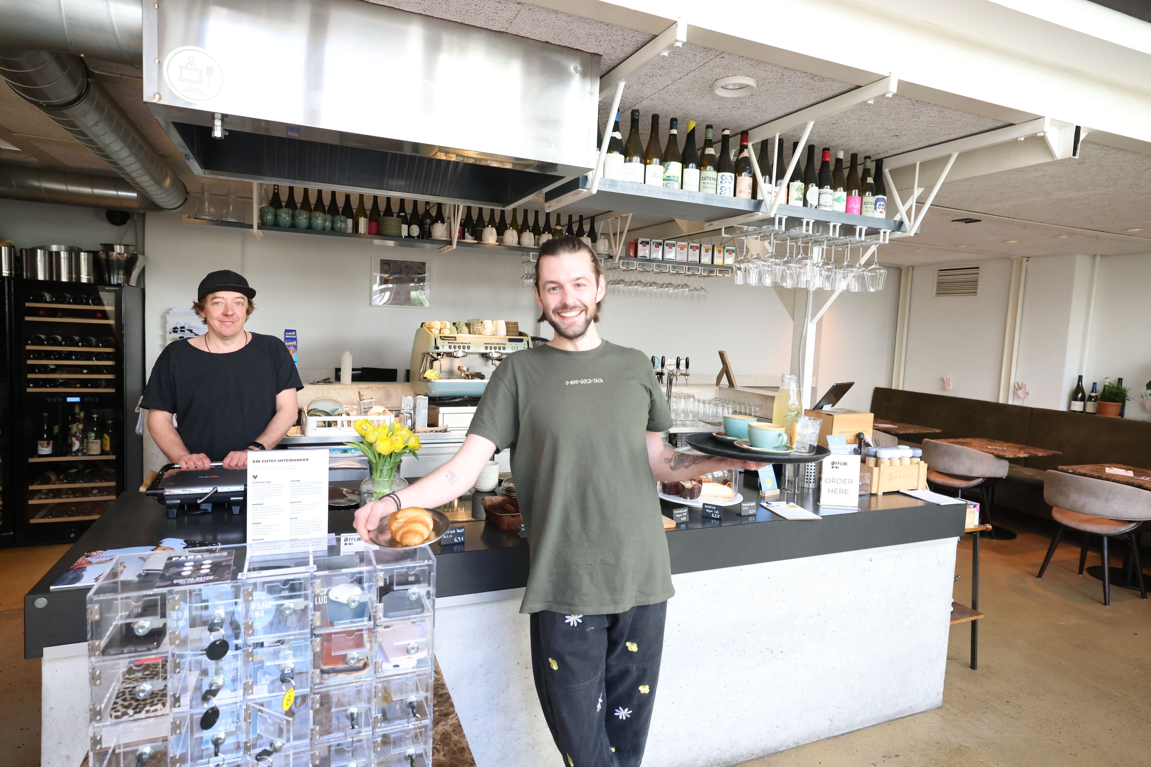 Im von Christoph Thomann (l.) ins Leben gerufenen Café 